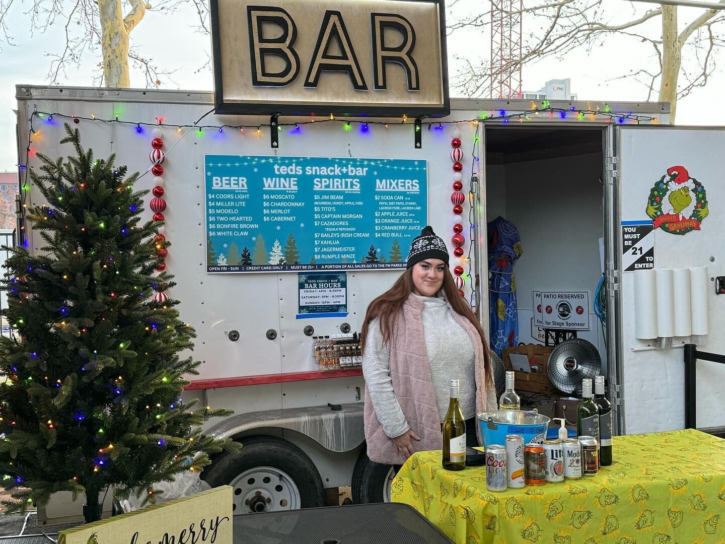 It is a #perfectNight to head down to the #IceRink and grab a drink from the bar! We have beer, wine, or cute bottles of the harder stuff for all your #liquidconfidence needs!

#snackbar #teds #dtfw #skating #bar #beer #wine #liquor #fortwayne #headw