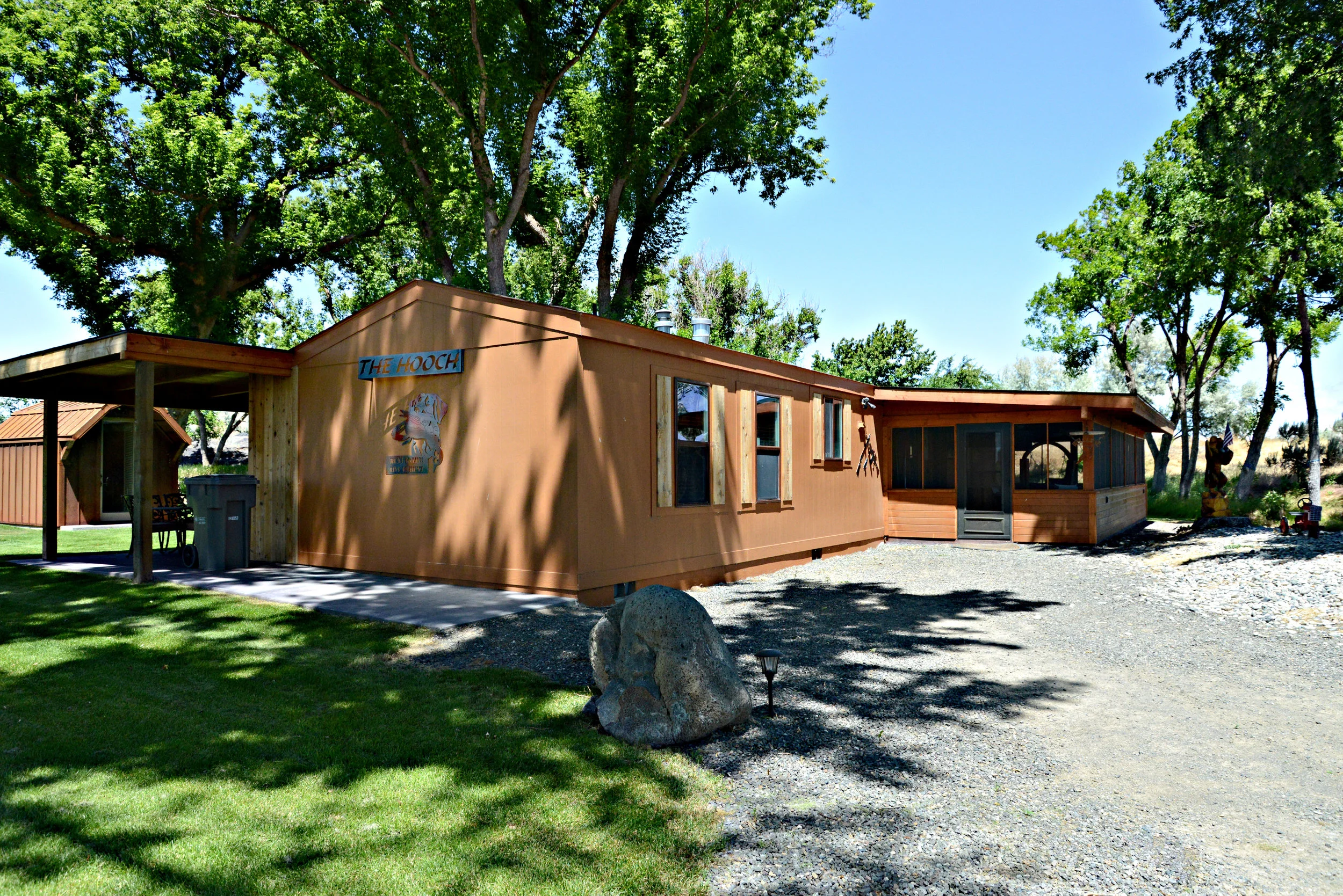 Hooch Front Exterior Green.JPG