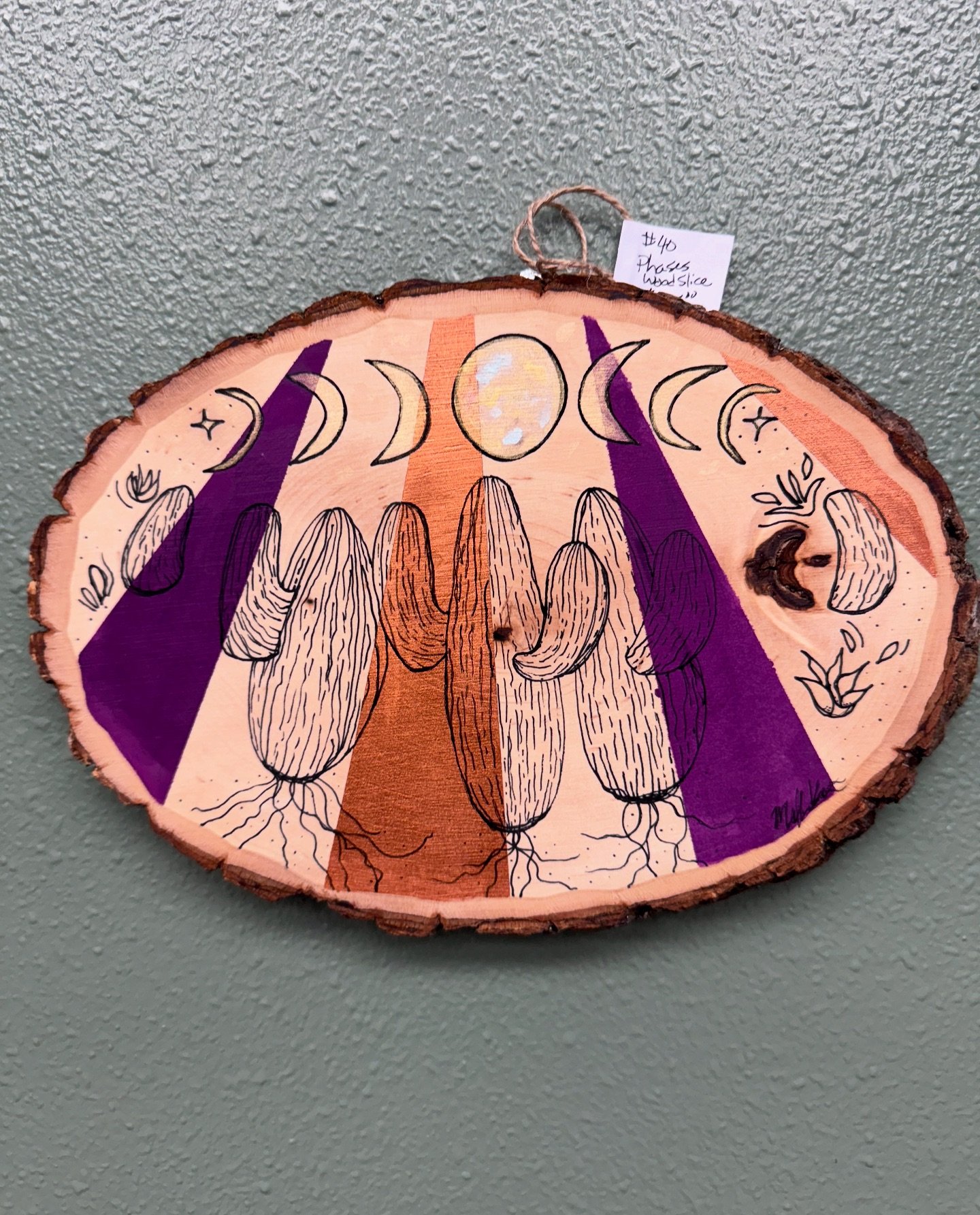 Looking for local wall art for friends and family? Stop by @saguarosquare and buy one right off the wall! There are so many wonderful gift options at this Eastside gem. 🌵