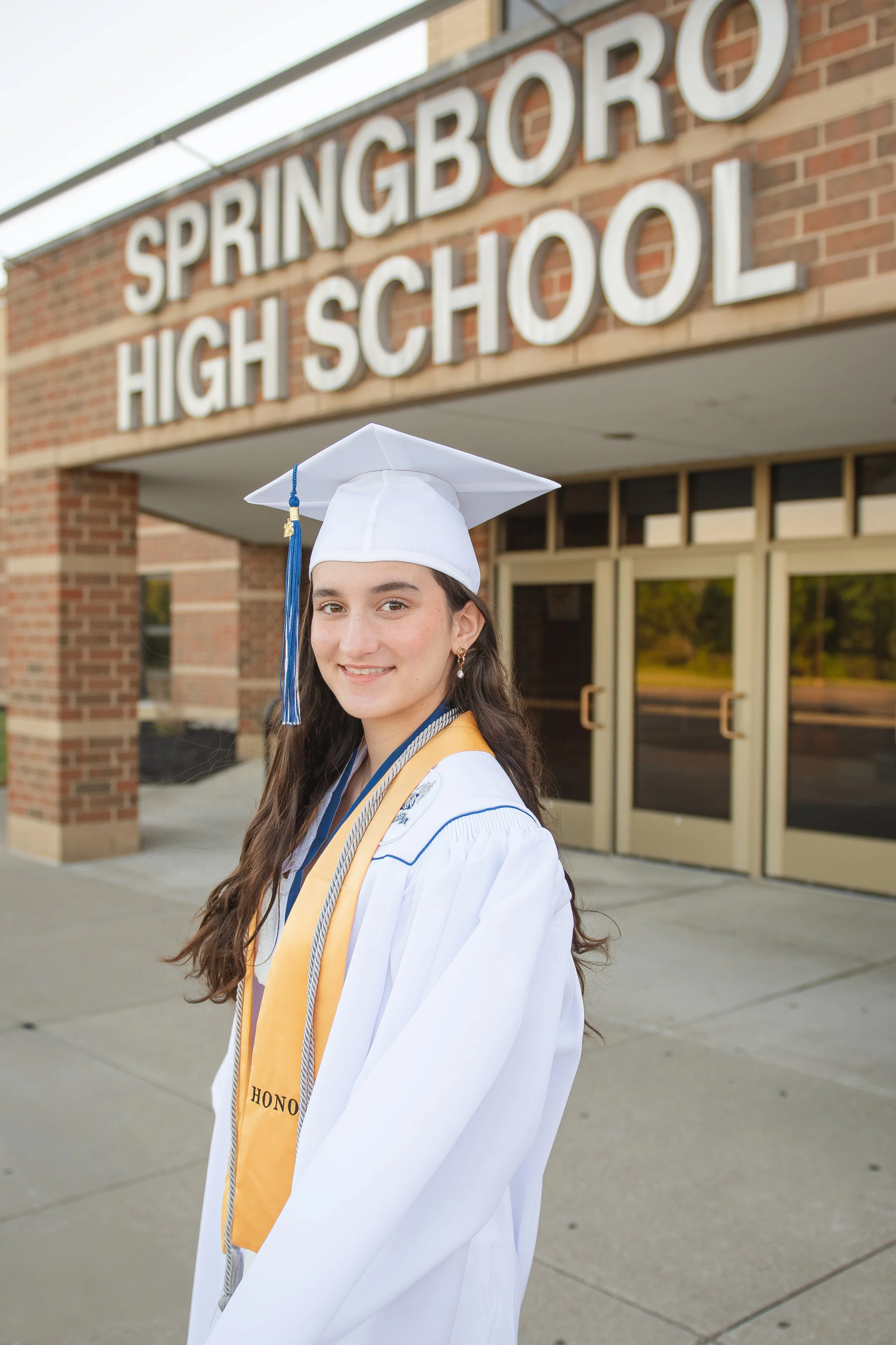 Emily Bruun_Senior Session_5.11.25 (3 of 15).jpg