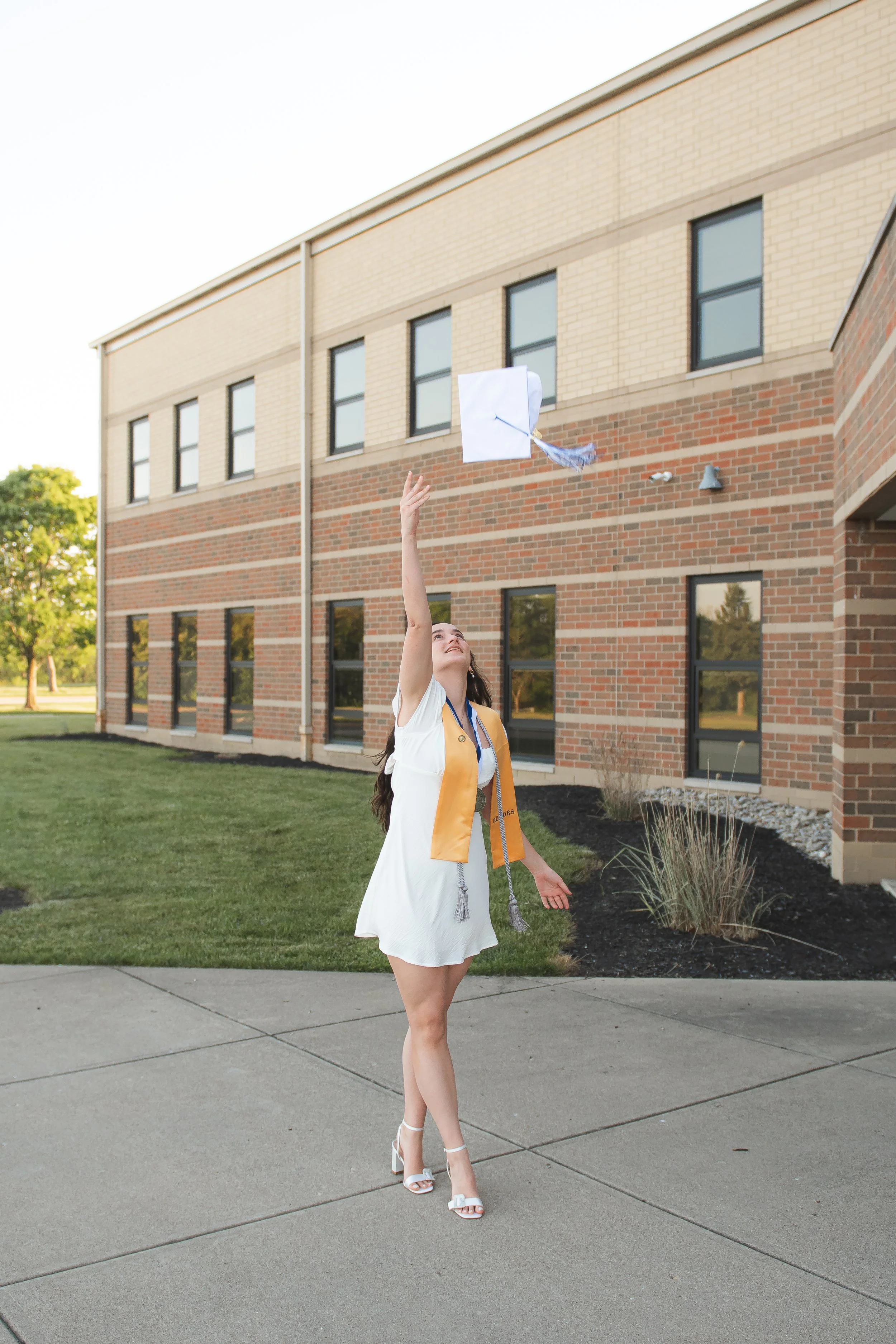 Emily Bruun_Senior Session_5.11.25 (9 of 15).jpg