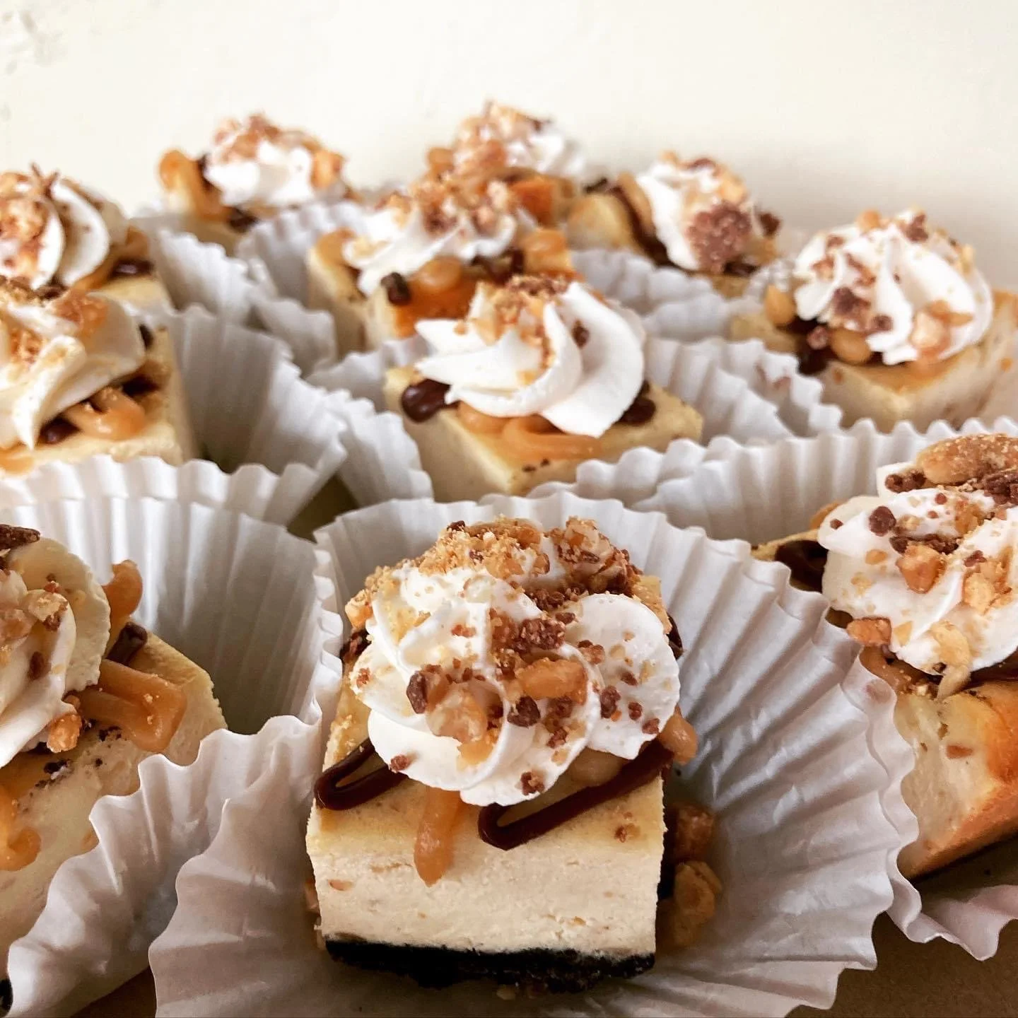 Delicious individual cheesecakes