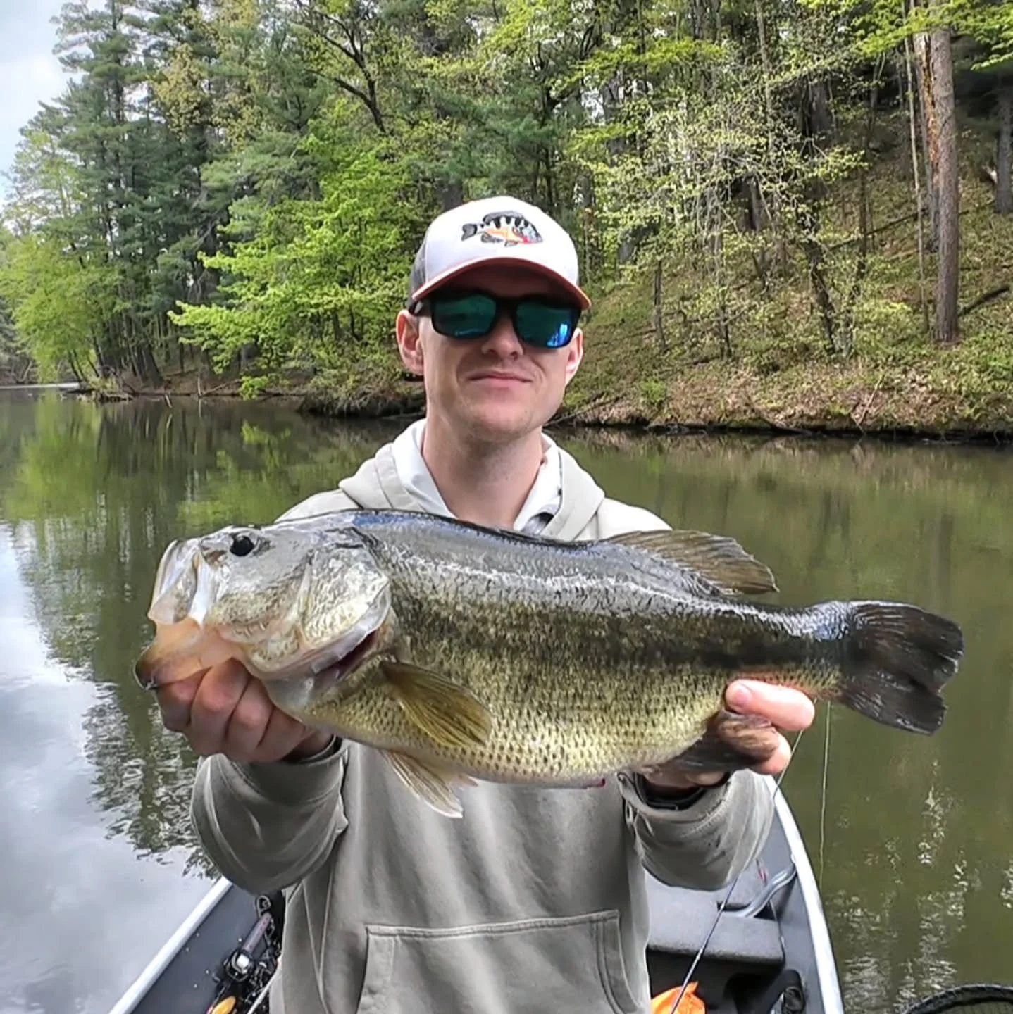 I caught a bit of a Wisconsin tank the other day. 18" long. Do you think it went 4lbs? Biggest largemouth I've caught in a looong time. Plus a few pike! 

 #Wisconsinfishing #fishingwisconsin