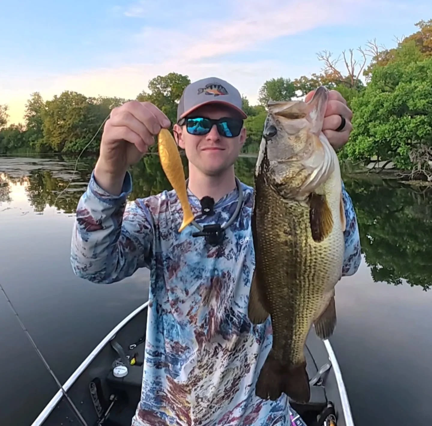 Caught this 4lb largemouth on the XL Banshee! I've been catching lots of fish on it this week, rigged on a swimbait hook with an added trebel. Pic 2 is after 4 pike and 2 bass, with the bait still running great. Engineeringhooksets.com! 

#Swimbaits 