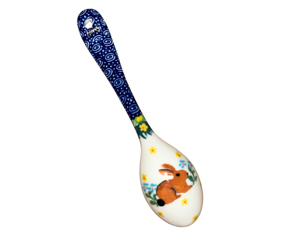 Kalich Polish Pottery 872 Blue Bunny pattern, hand-painted Bolesławiec stoneware with bunny, blue flowers, and green foliage, UNIKAT quality, spring/Easter design.