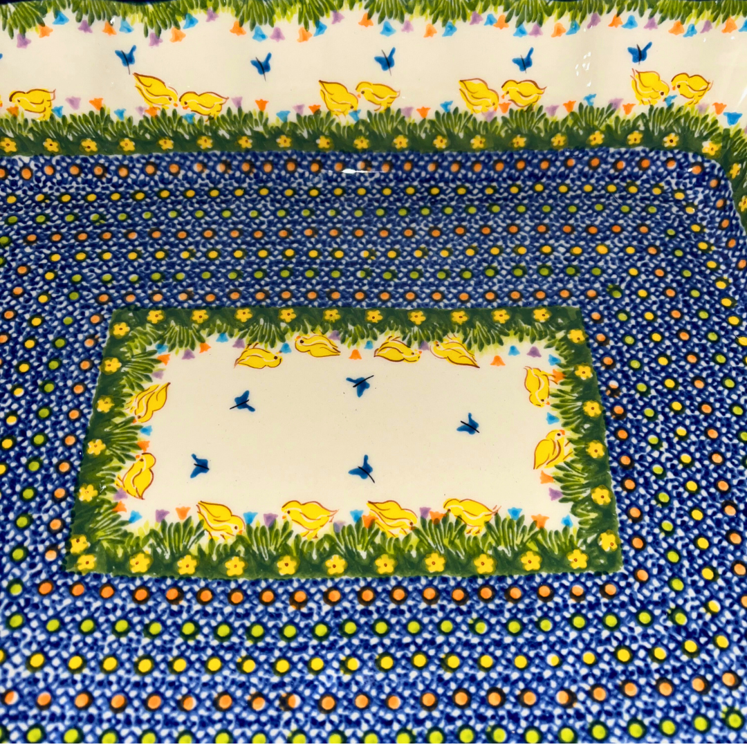 Kalich Polish Pottery XL lasagna baker, Unikat 757 Chicks pattern. Hand-painted stoneware, 10.8x15x3 inches, handmade in Boleslawiec, Poland.