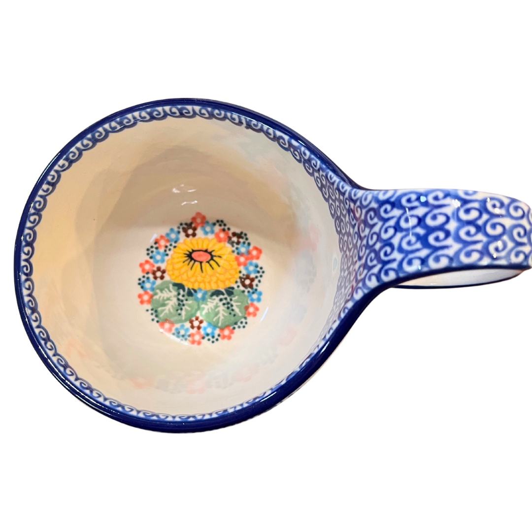 845 6 INCH BOWL WITH LOOP HANDLE INSIDE.png