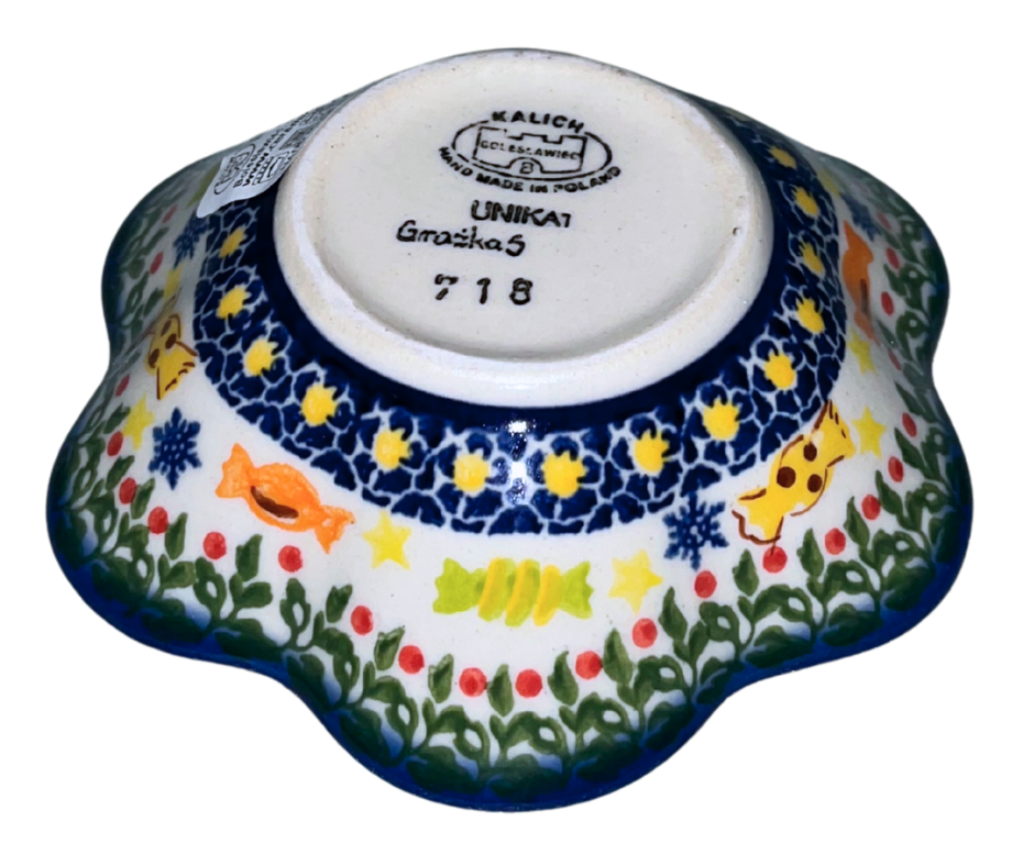 Ceramika Kalich 5 inch Flower Bowl in Pattern 718 Gingerbread Boy with candies.
