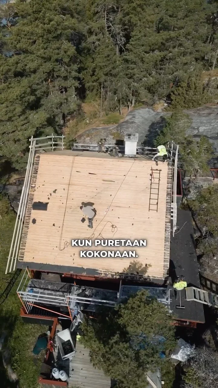 Roofing without a trending audio 😌🤝🏼
Tällä kertaa saatiin Julius ääneen esittelemään Rymättylän mökkikohdetta. Tämä upea harjakattoinen kohde purettiin kokonaan, ja tilalle asennettiin uudet,