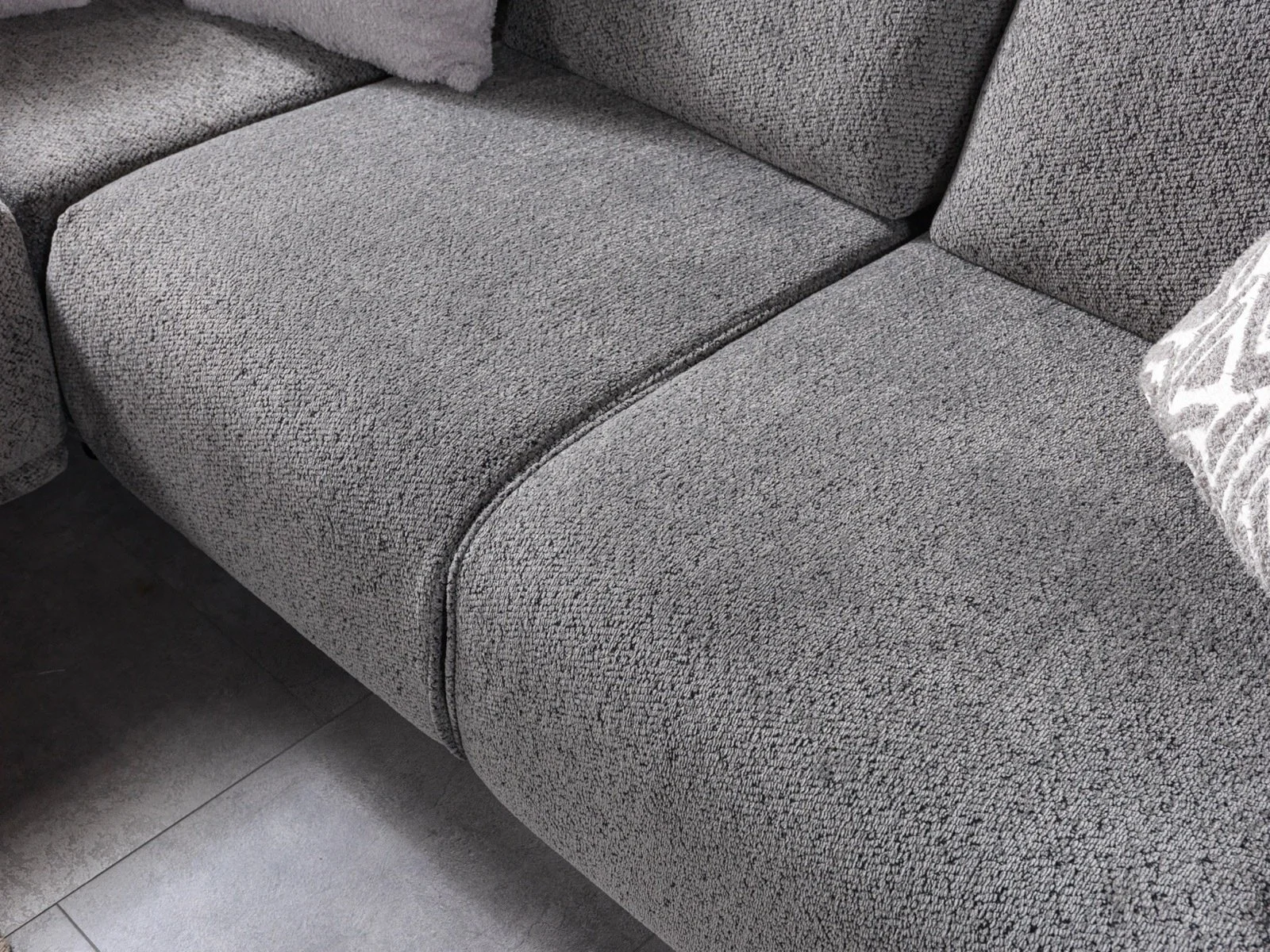 Pablo-Sectional_Gray_04.jpg
