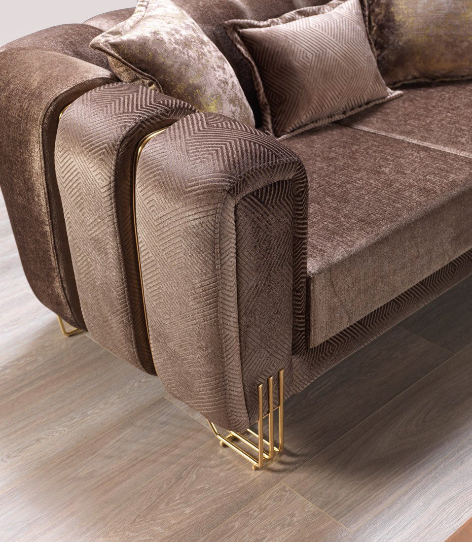 Diamond_Brown_iving_Room_04.jpg