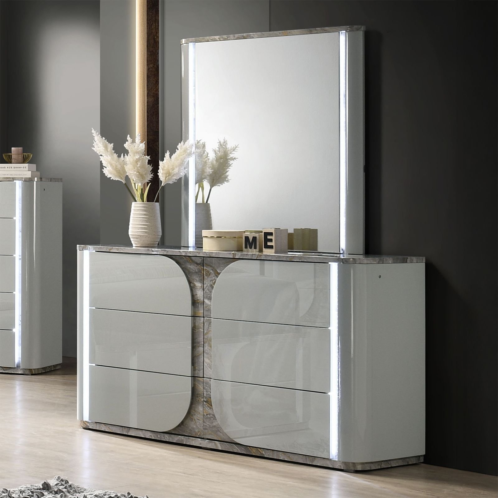dresser 1.jpg