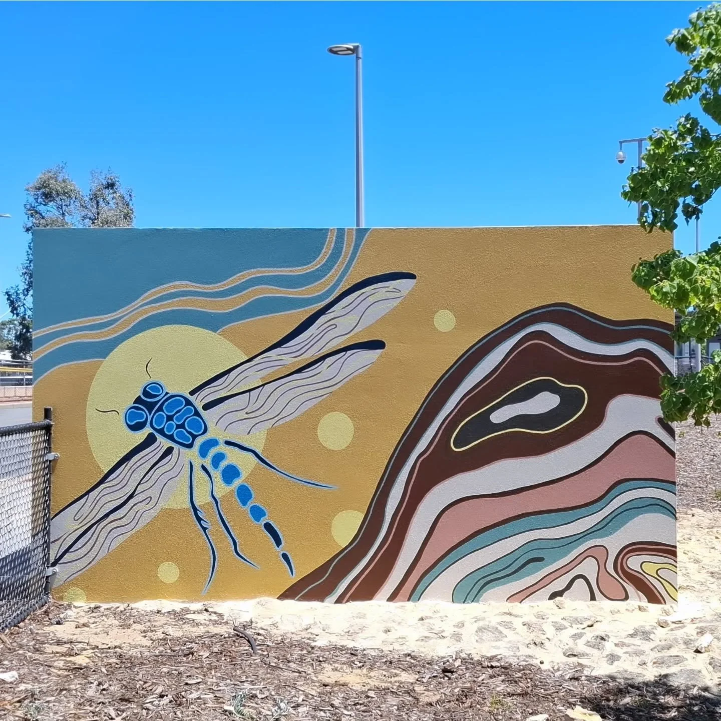 Bull Creek Train Station Mural 💛 Feb 2025 💛

Thank you to,  @artifyconsulting @bunnings  @duluxaus @transperth_wa and my assistant Chris Rose
