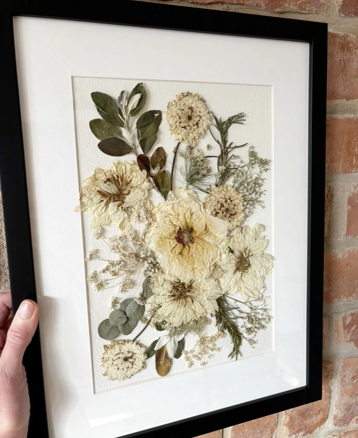 Preserving Memories: The Art of Flower Pressing for Bereavement Flowers