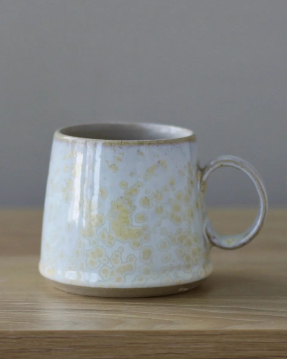 White glaze with gold crystals. 

Crystalline mugs 
8.5cm x 9cm