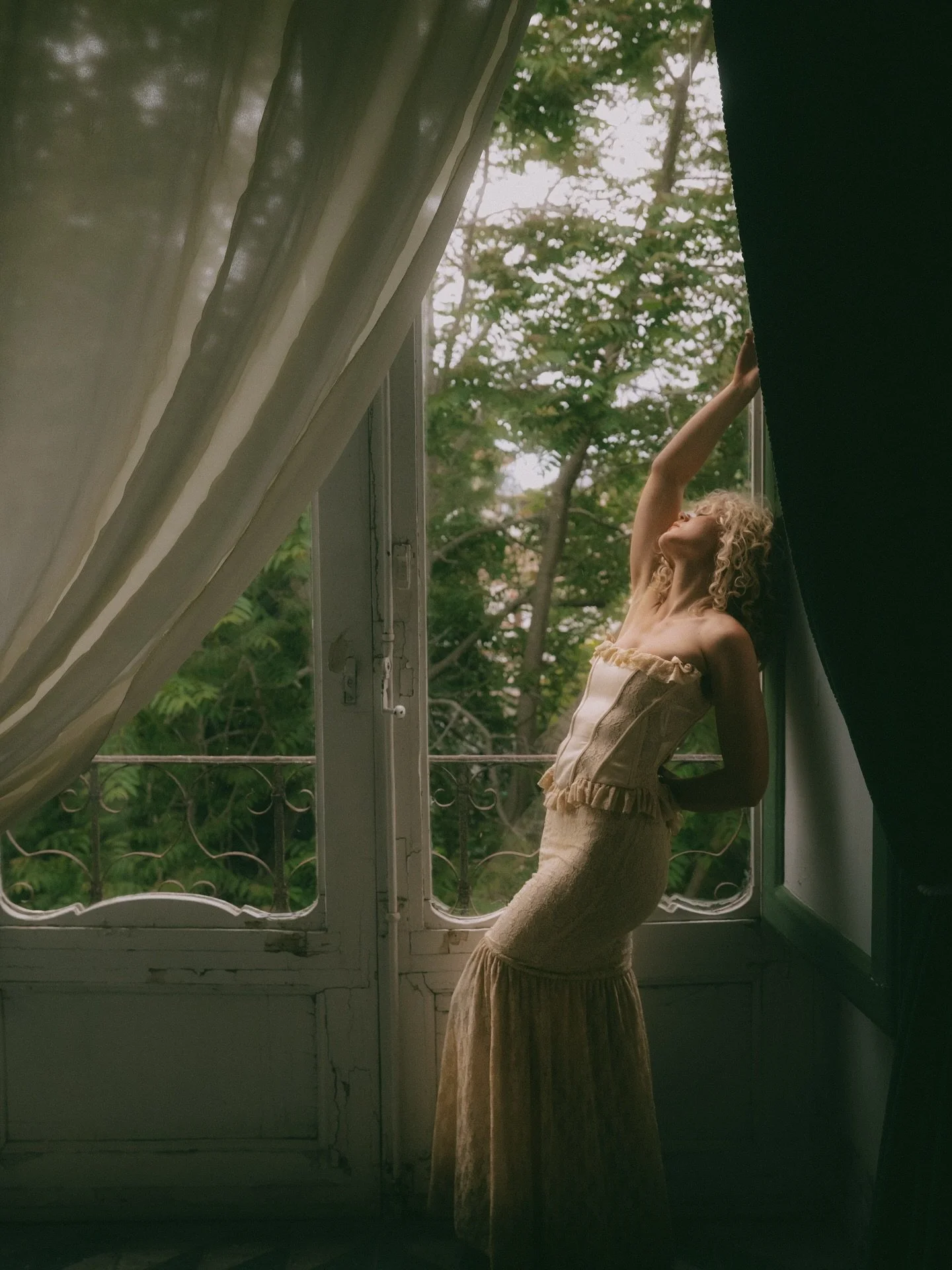 🤍

Model: @louiphy 
Location: @villaboscogrande 

Workshop: @thedreamers.workshop 
Creative director: @erikxwinter 
Hair &amp; Make-Up: @dorellahair