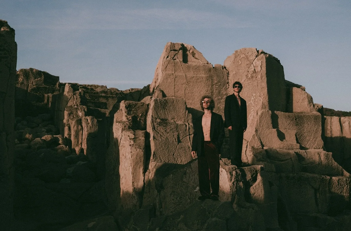 🤍🤍

Models: @mattstoffers &amp; @sembenyakar 
Creative Director: @erikxwinter 
Hair &amp; Make-Up: @dorellahair 
@thedreamers.workshop 

#timelesslove #destinationweddingphotography #elegance #italianweddingphotographer #italianweddingstyle