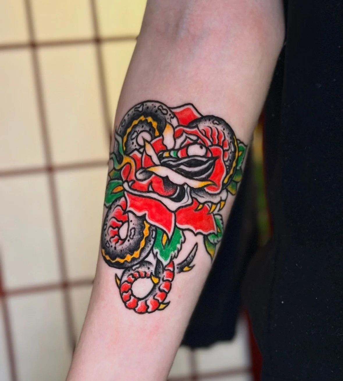 Snake/Rose morph piece off of last year&rsquo;s Lunar New Year flash for Nate, followed by a healed photo of their trad pet portrait I did sometime ago!

Appreciate your time and trust, always! @nathan.rose.lyle