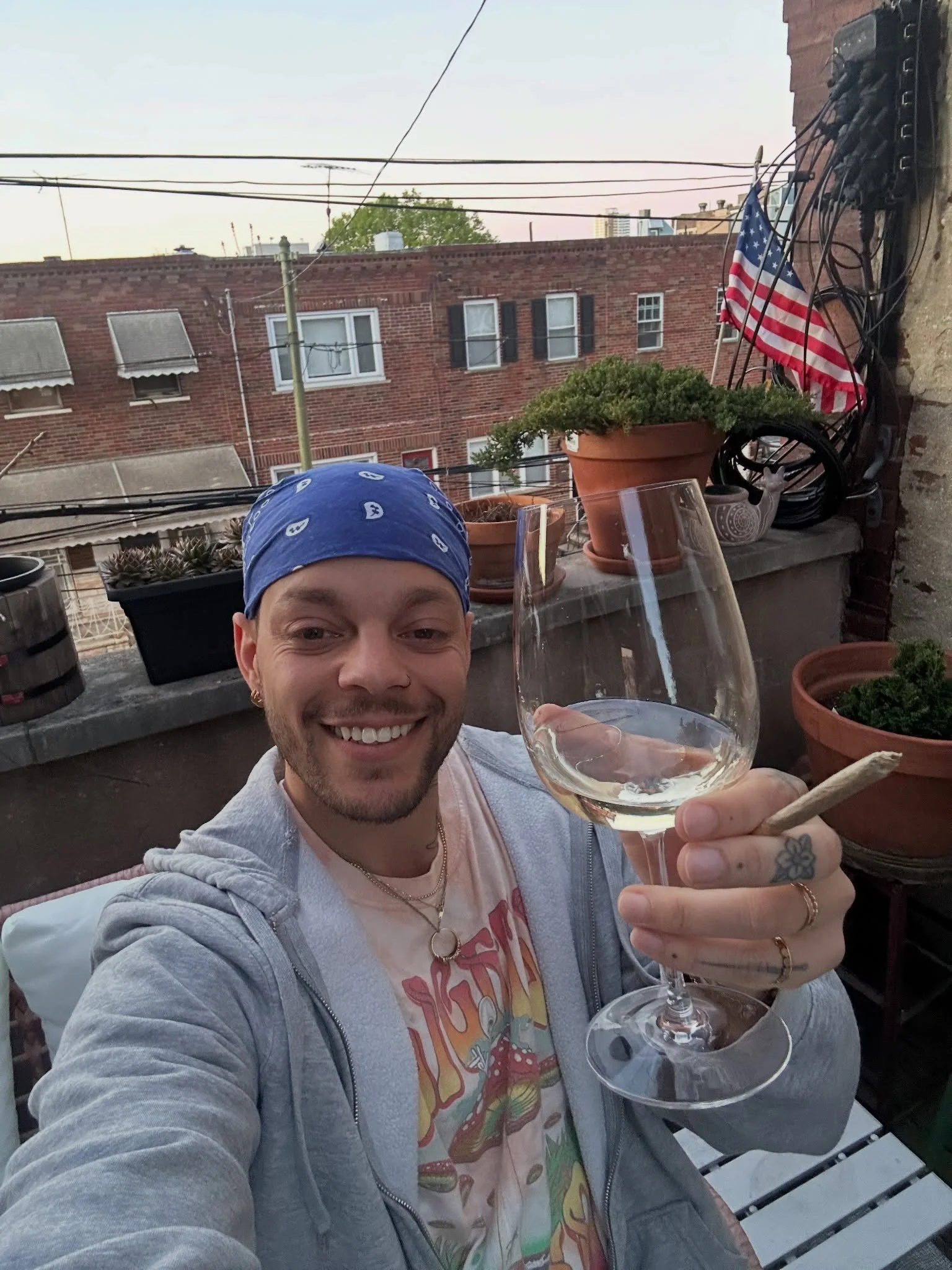 A little slice-o-life for the algorithm 😜

Life is beautiful and it&rsquo;s majorly thanks to all you folks who get tattooed or talk about or do tattoo with me. Never in my young years did I picture myself in this type of career..
I don&rsquo;t thin