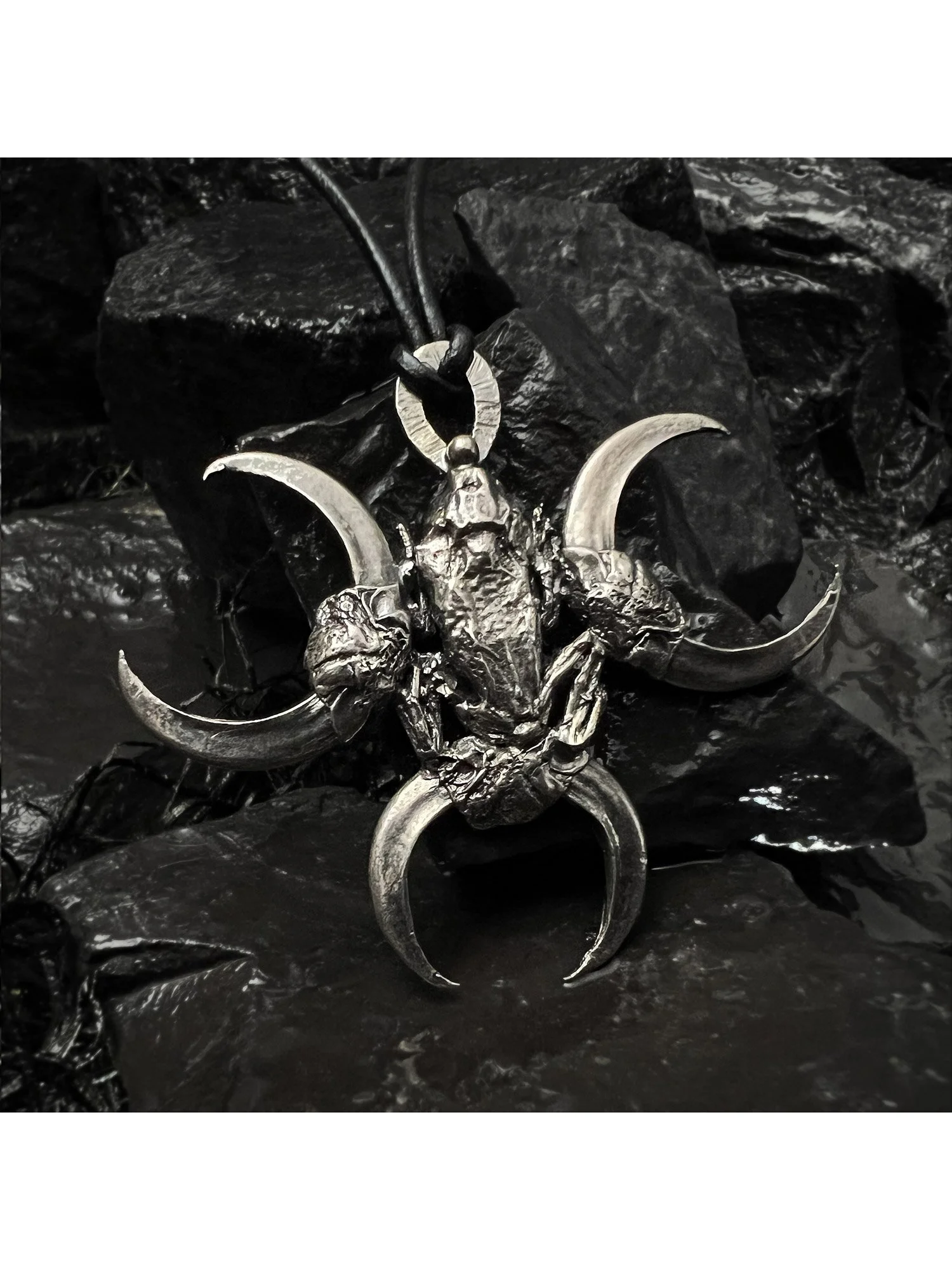 Triple-Moon of Hekate (Pendant)