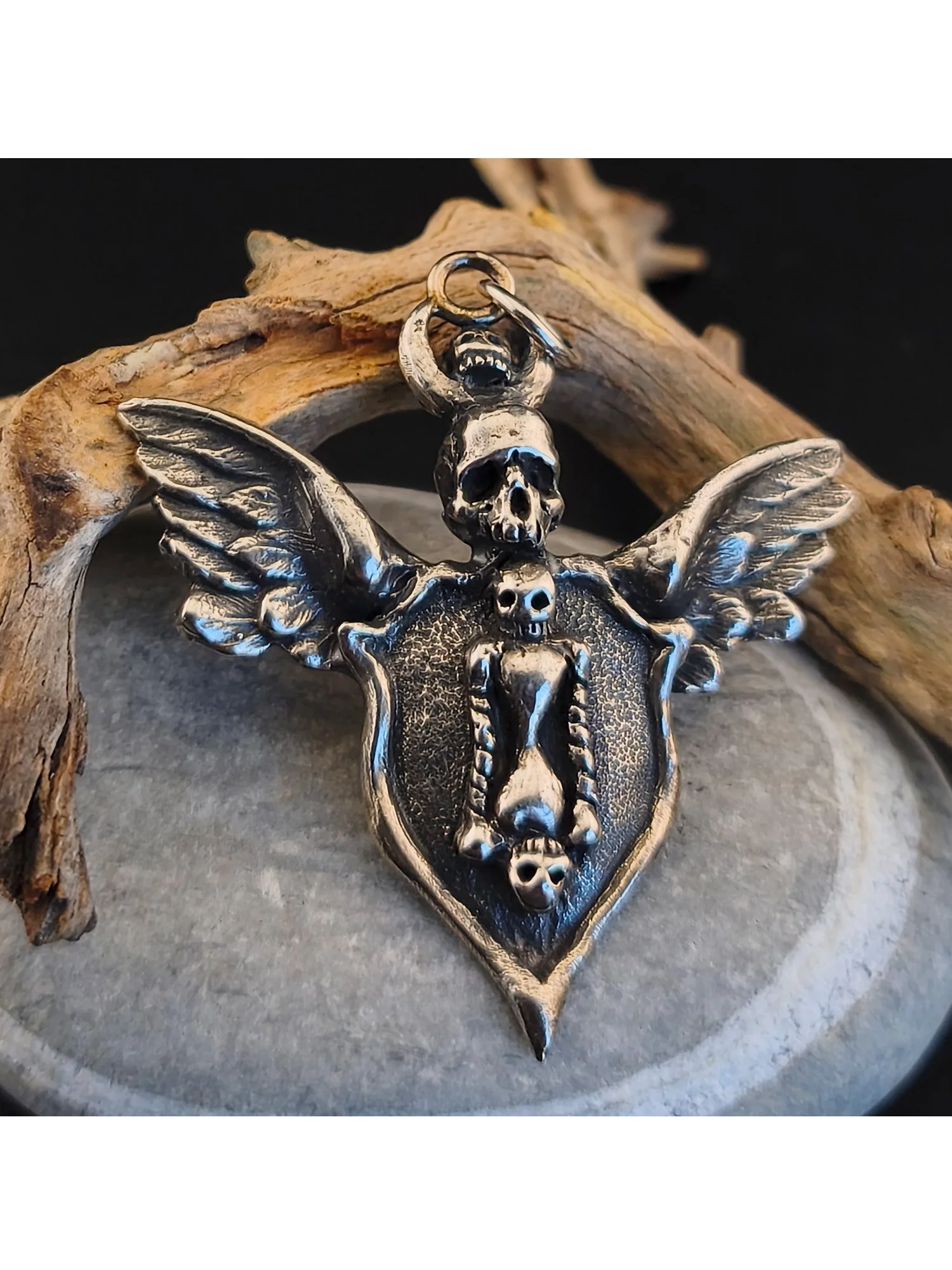 Memento Mori (pendant)