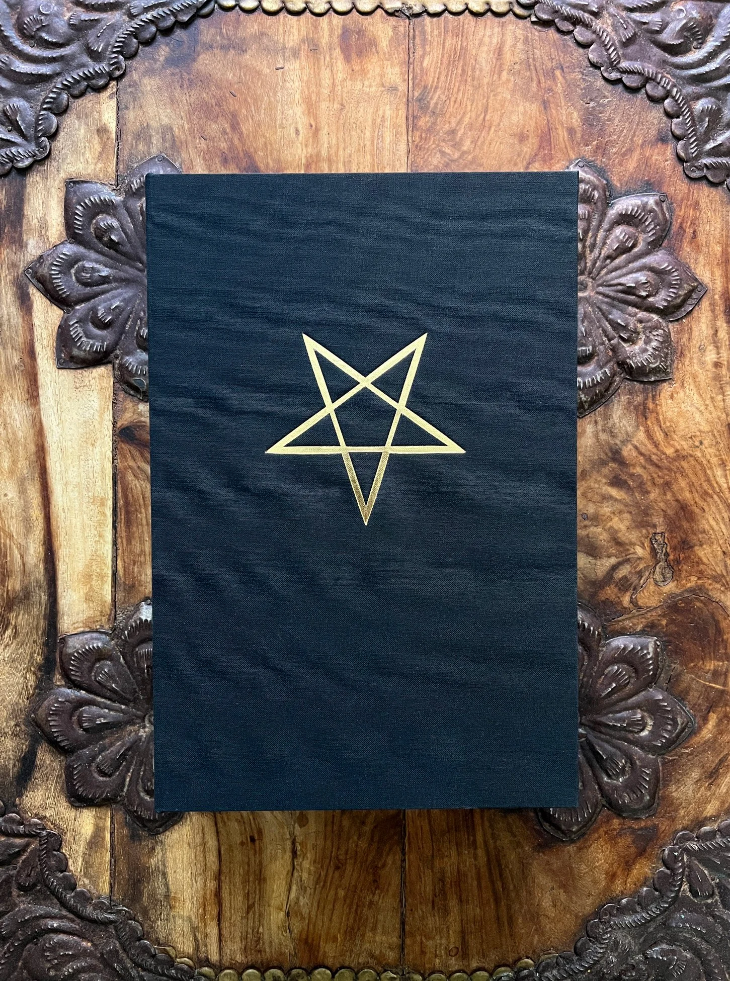 Lucifer_Praxis_Deluxe_01.jpg
