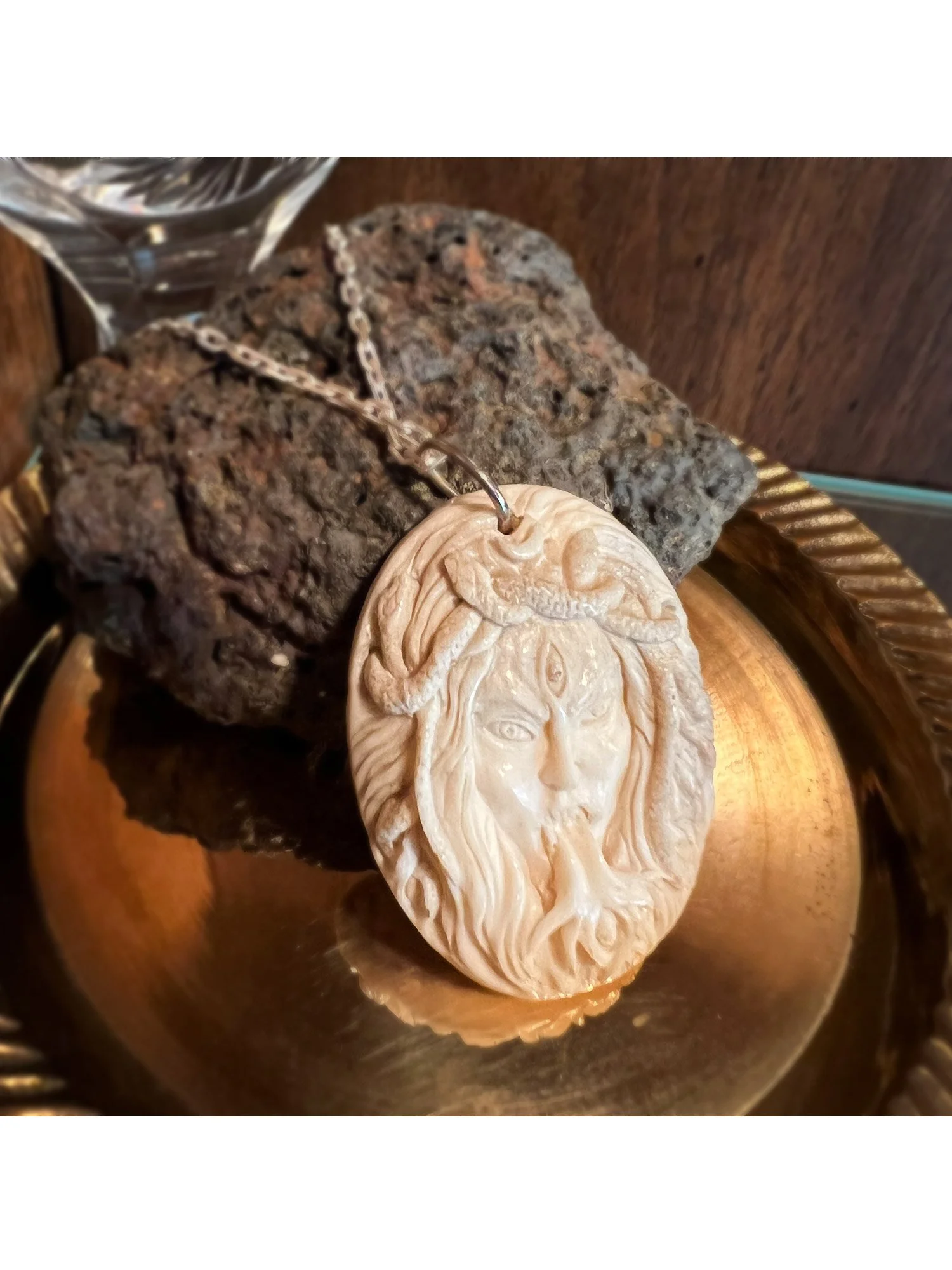 PE-008_Mother-of-the-Night-pendant-2_01.jpg