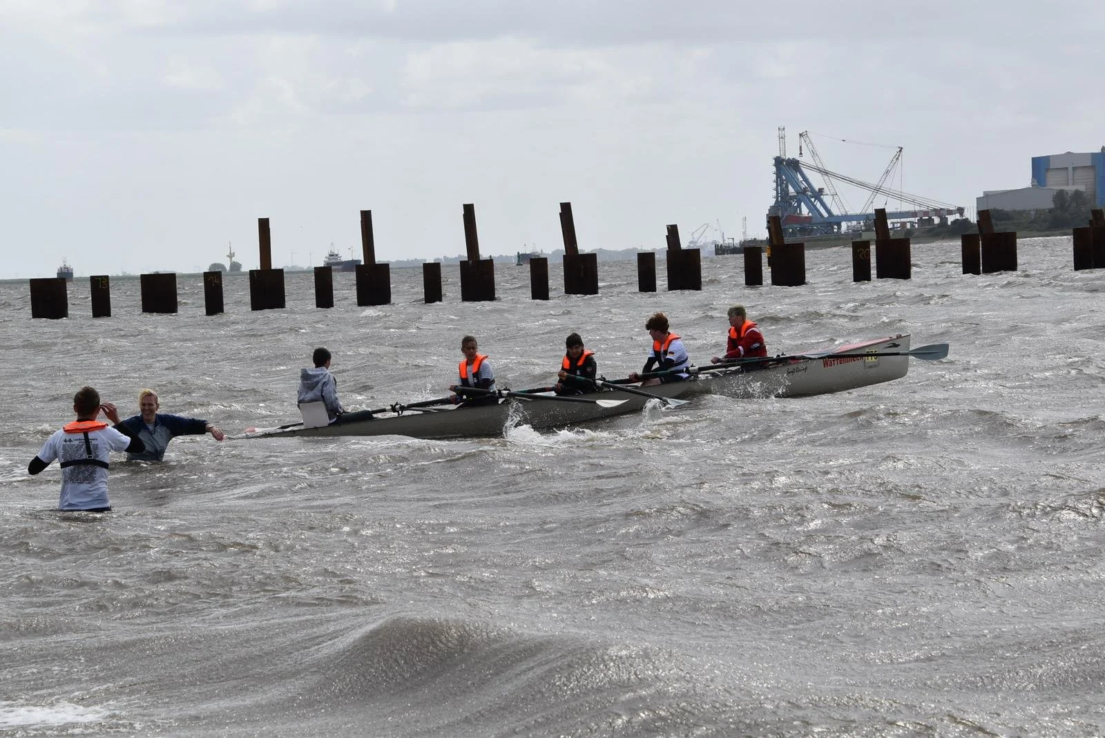 Jugendabteilung sammelt erste Erfahrung im Coastal Rudern in Bremerhaven