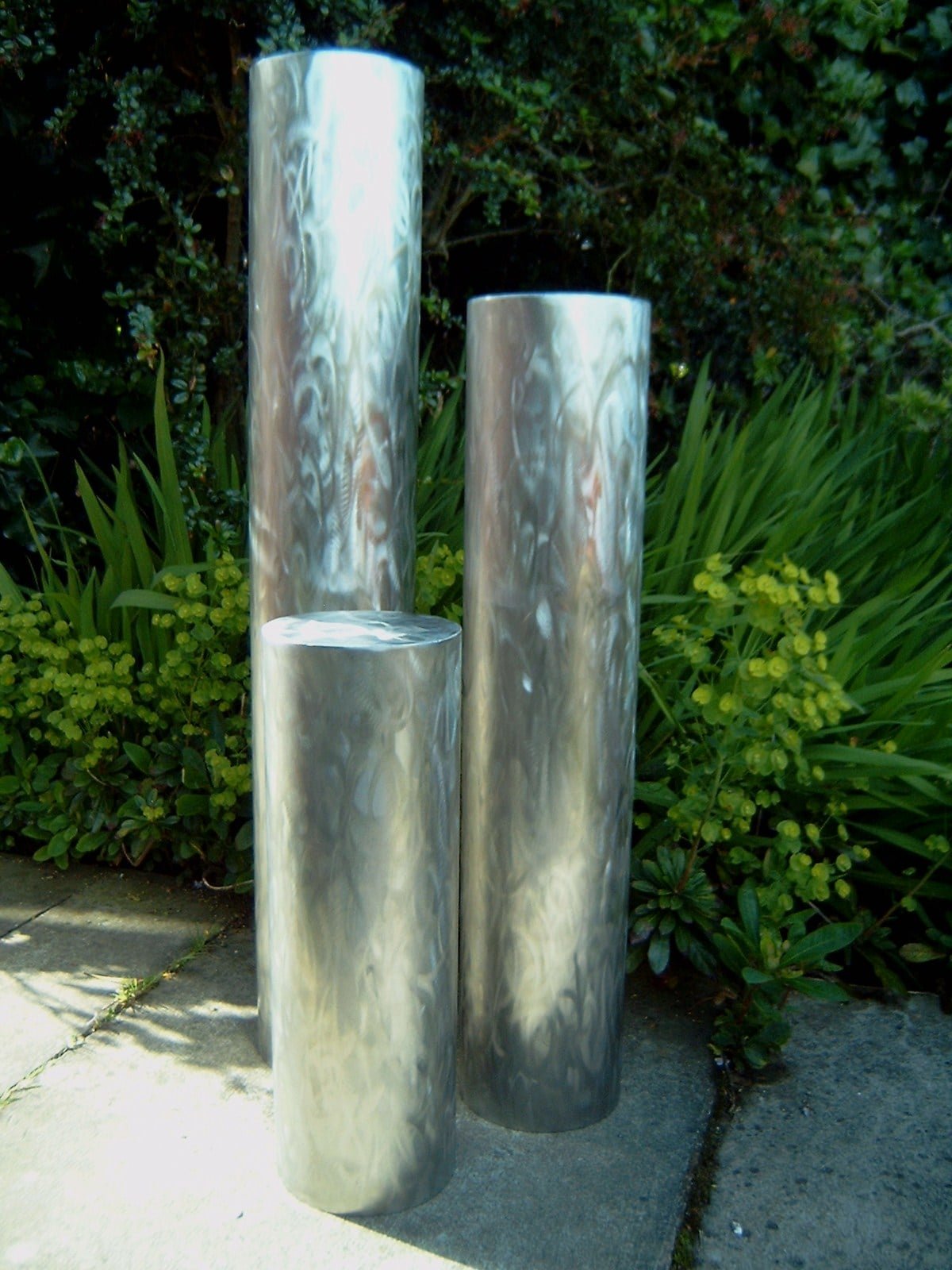 trio-bello-stainless-steel-garden-sculpture.JPG