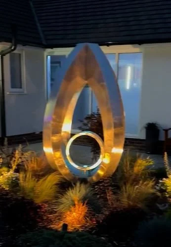 steve-james-sculptures-lotus-sculpture-night