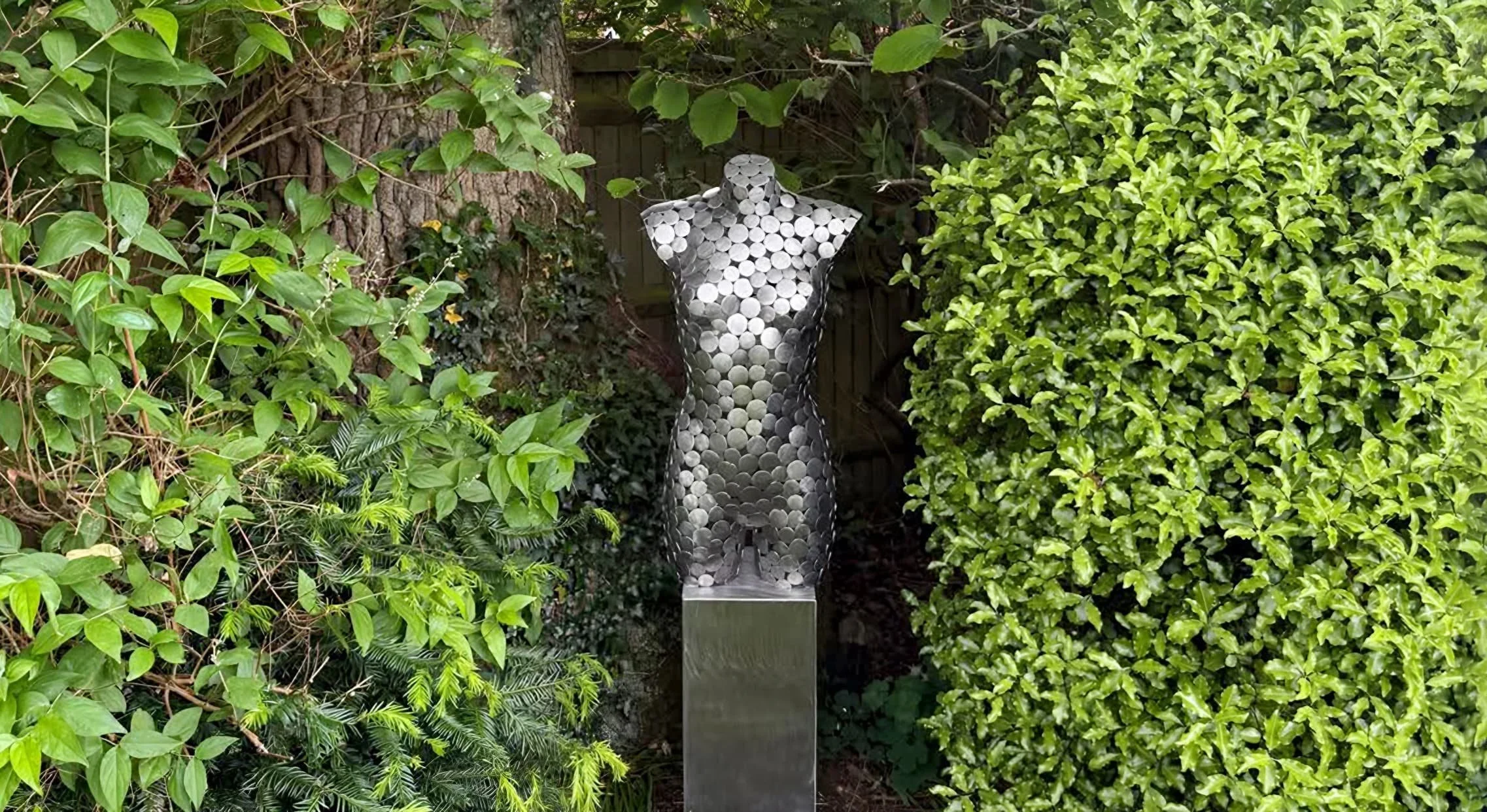 aphrodite-stainless-steel-garden-sculpture-10.jpg