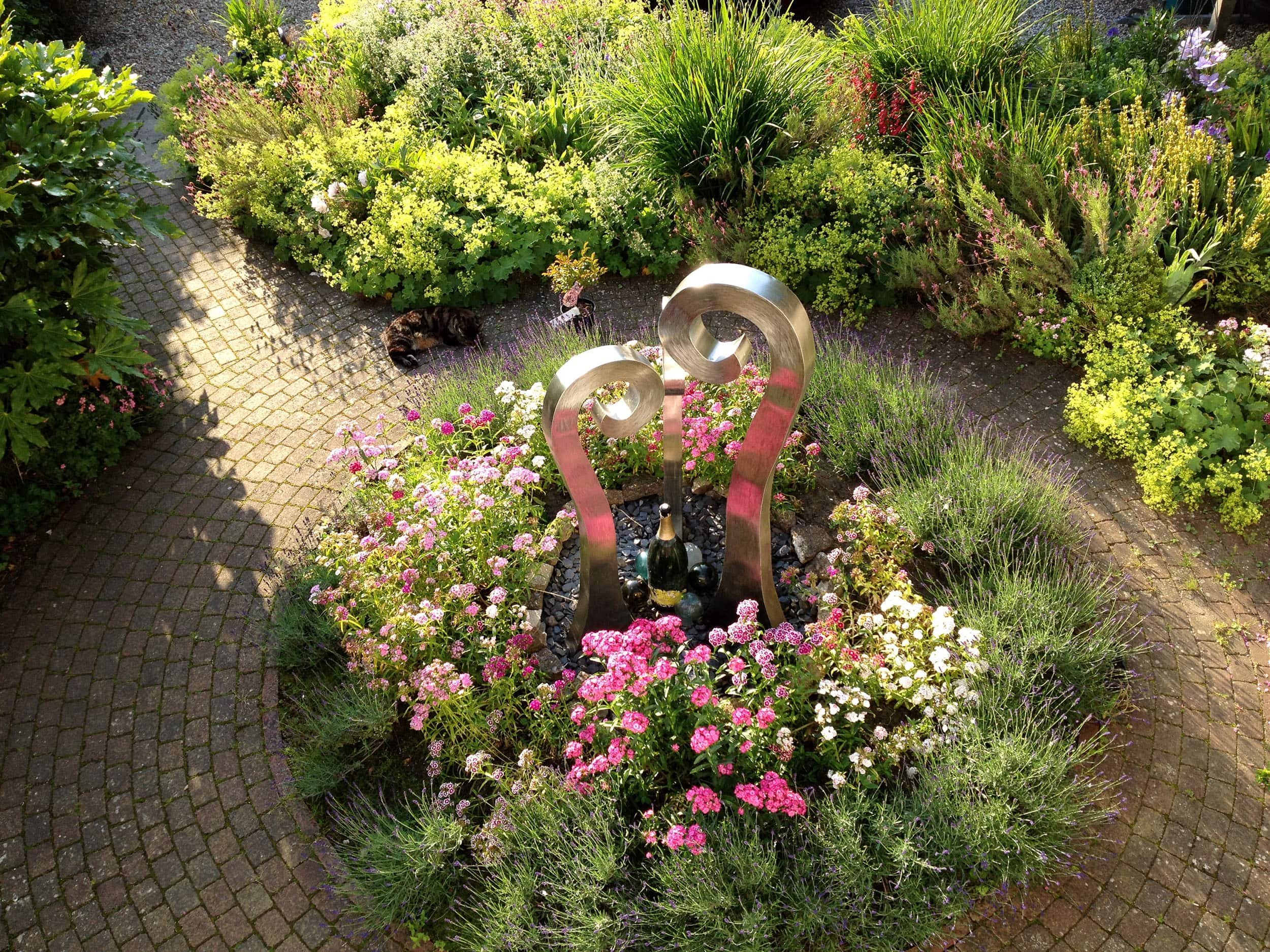 sinuous-stainless-steel-garden-sculpture.jpg