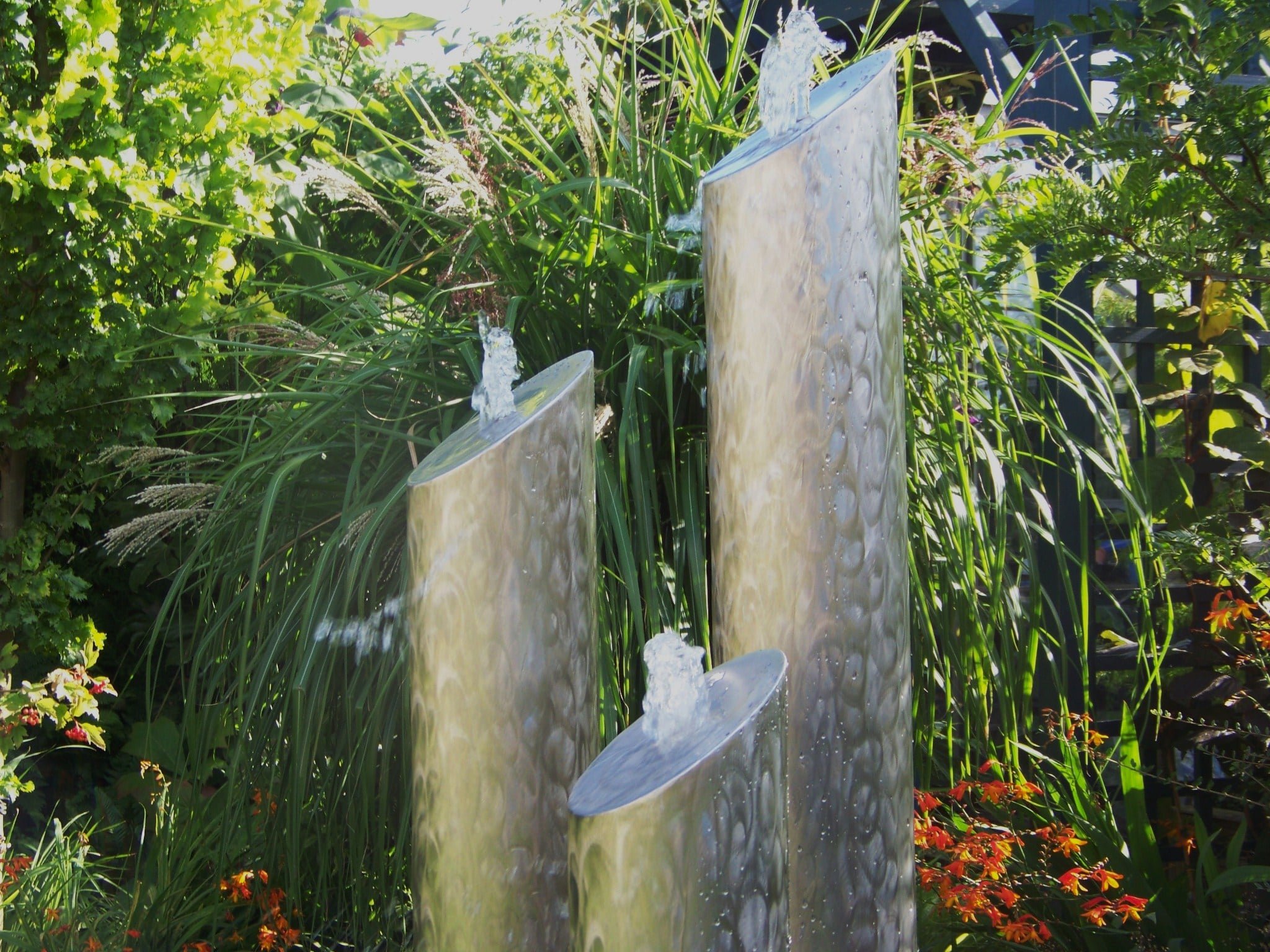 trio-bello-water-feature-garden-sculpture.JPG