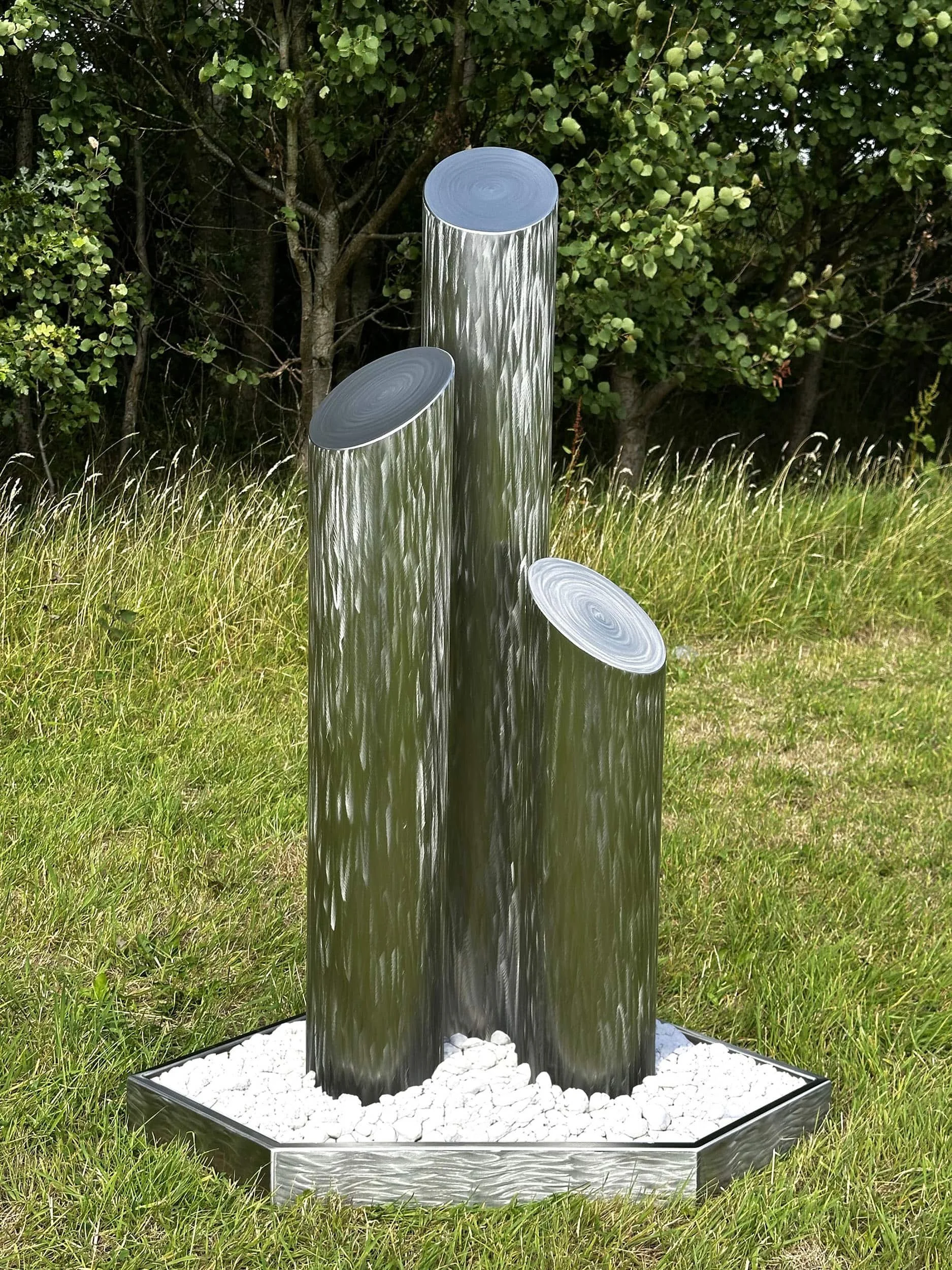 trio-bello-stainless-steel-garden-sculpture-5.jpg