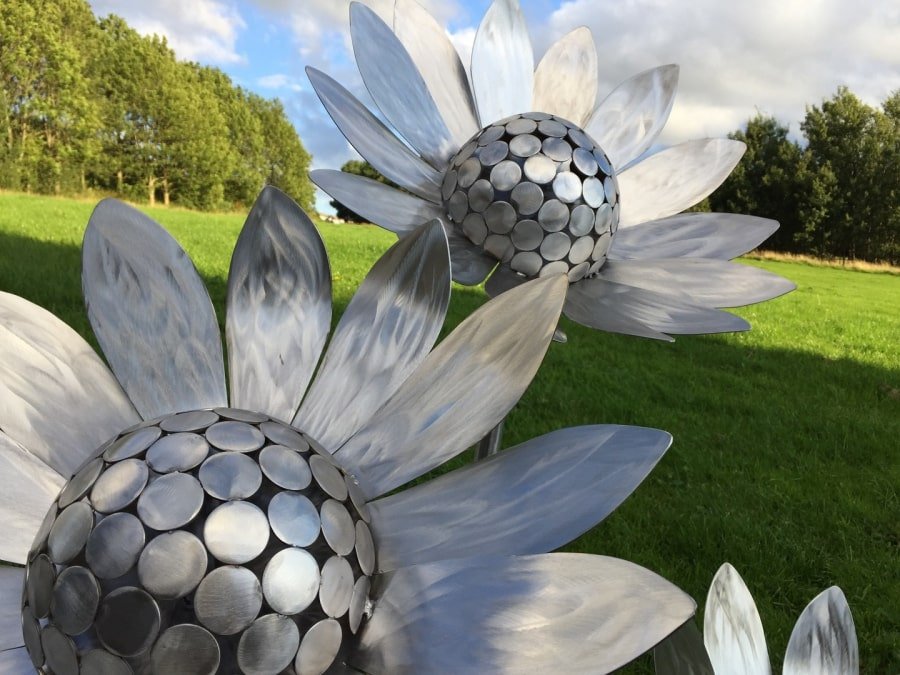 daisies-stainless-steel-garden-sculpture.JPG