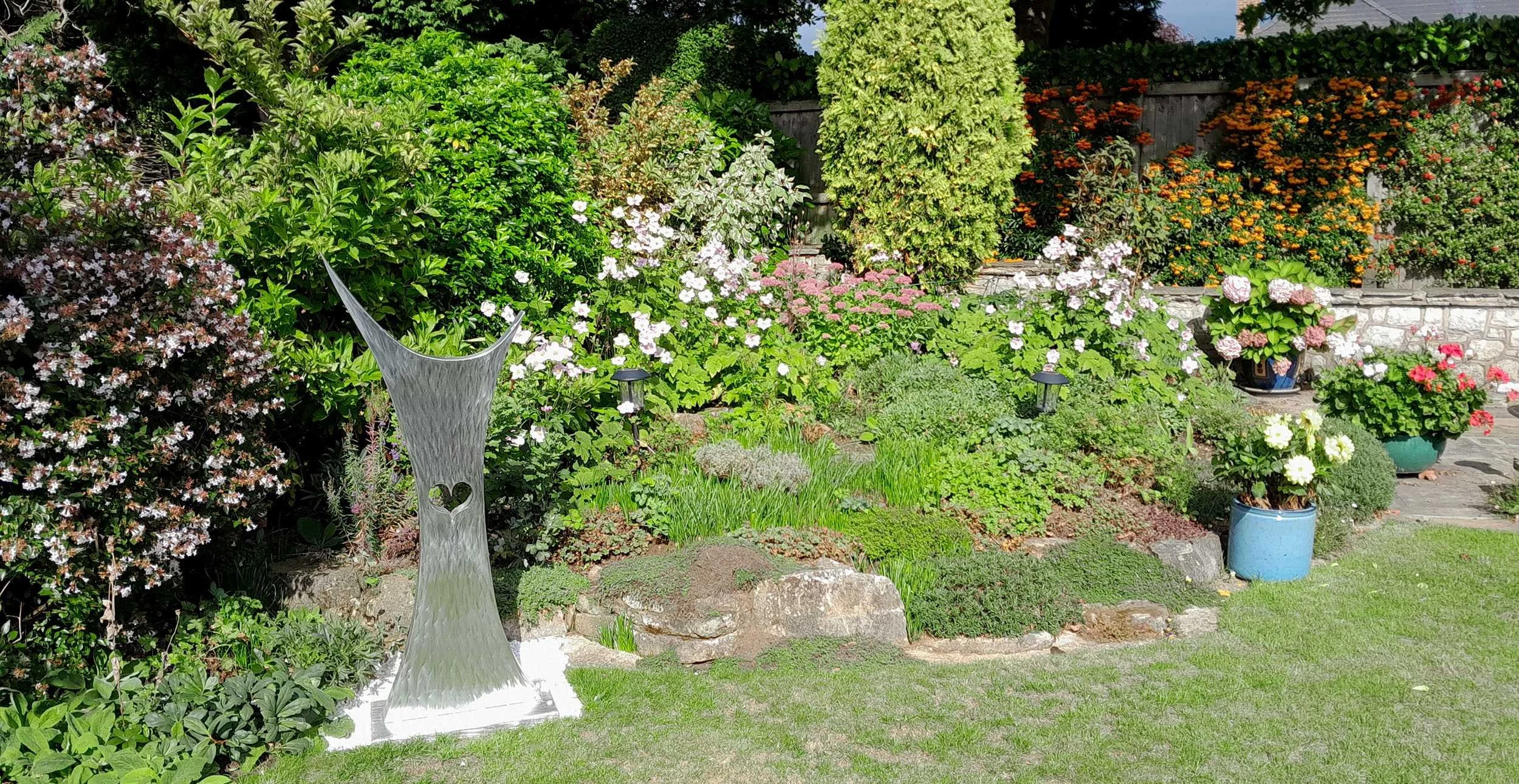 devotion-stainless-steel-garden-sculpture-4.jpg