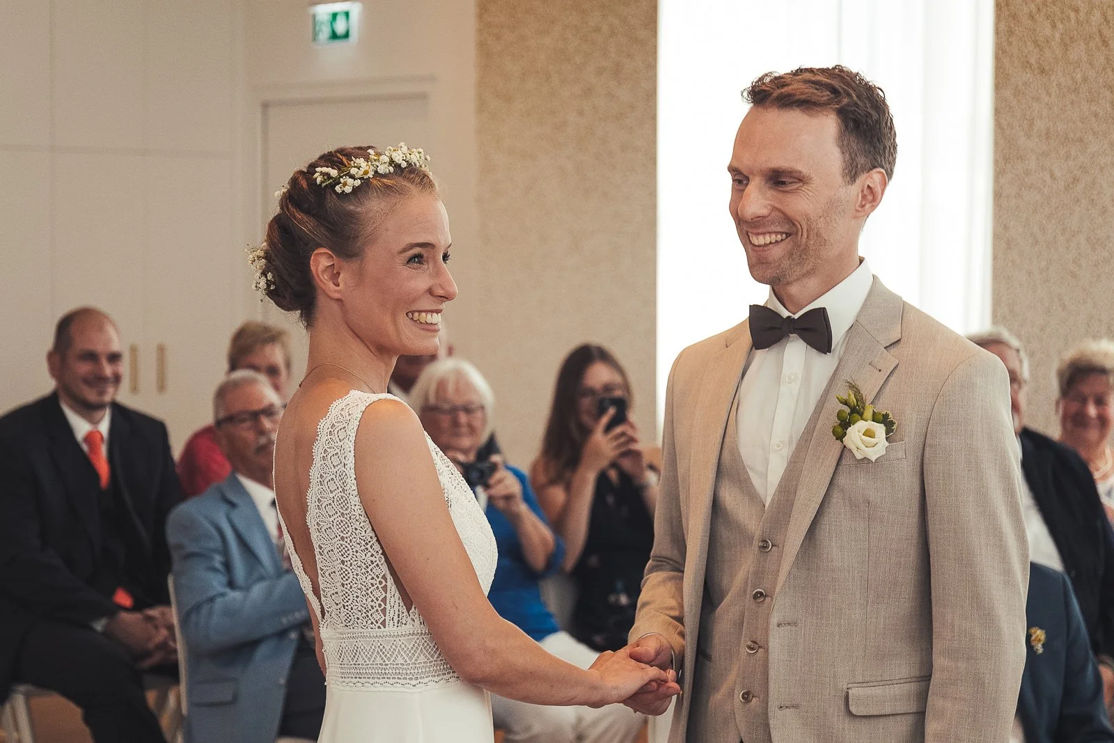 Der Hochzeitsfotograf Berlin - Hochzeitsfotos Standesamt Hohen-Neuendorf Julia Tobias-29.jpg