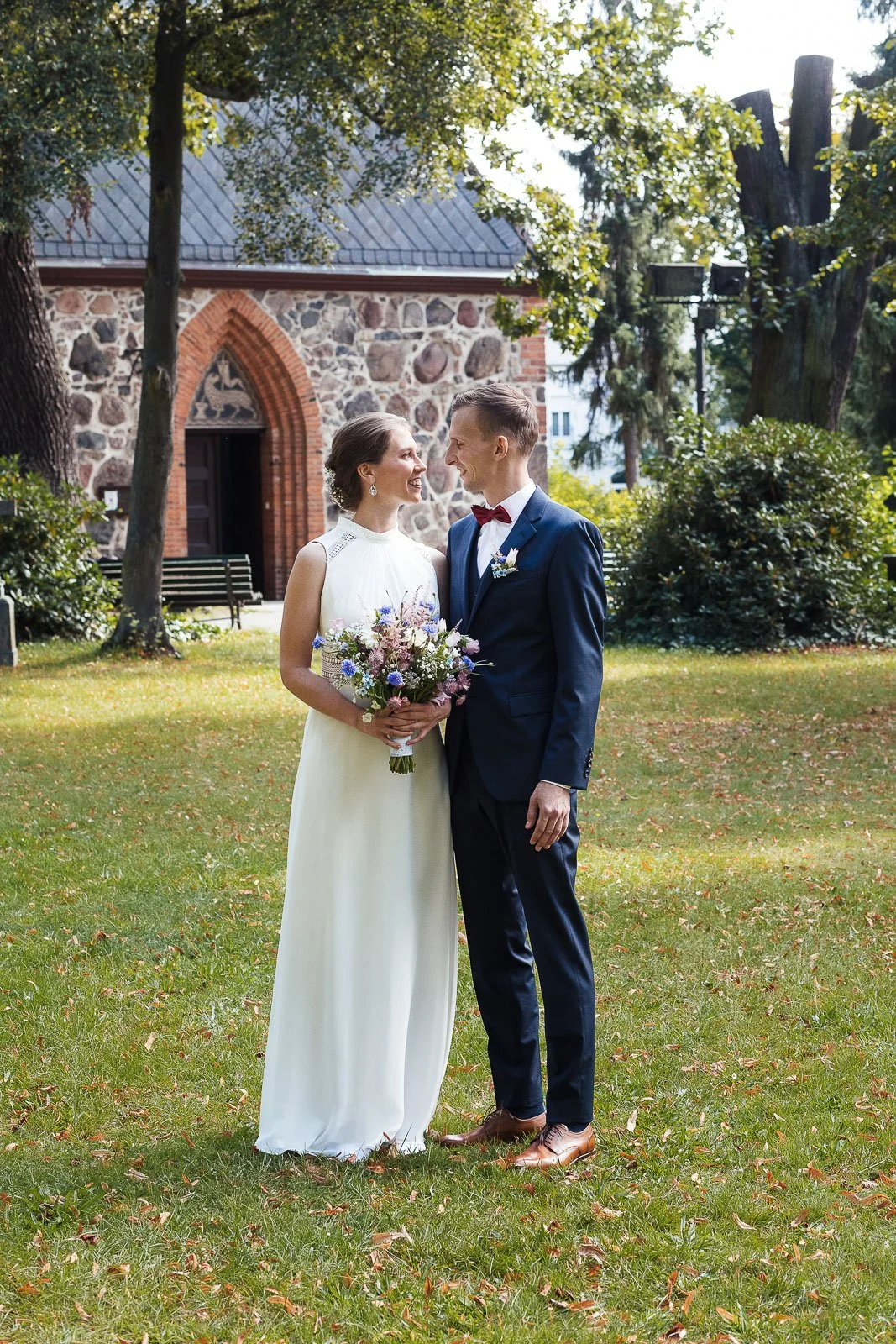 Der Hochzeitsfotograf Berlin - Hochzeitsfotos Kirche Wittenau Friederike Matthias-34.jpg