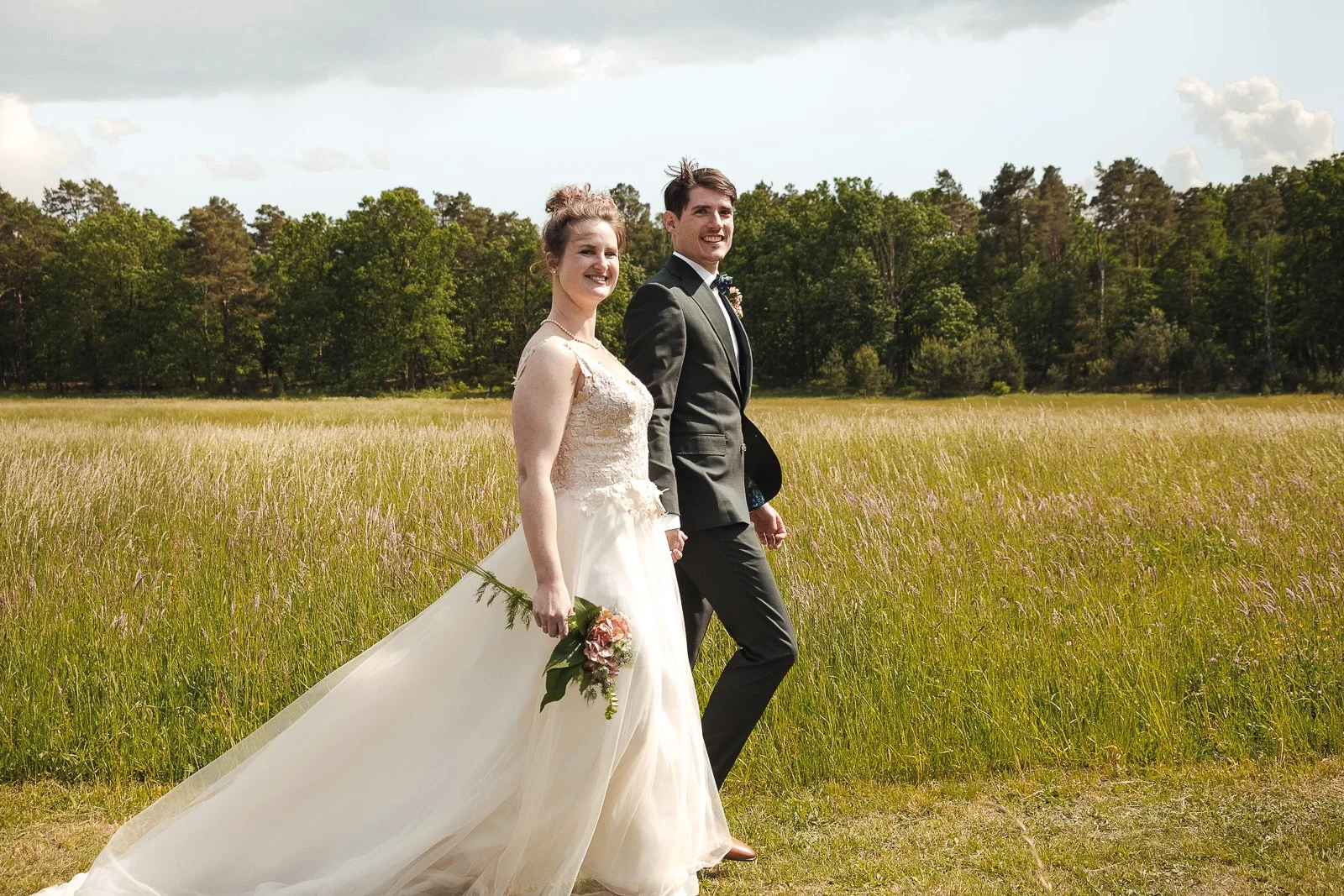 Der Hochzeitsfotograf Berlin - Hochzeitsfotos Gut Sarnow-205.jpg