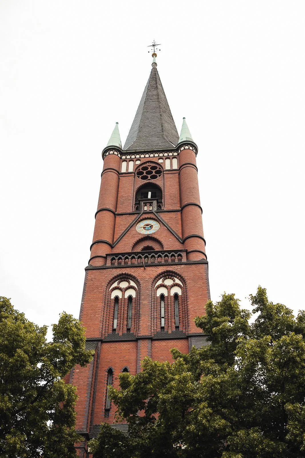 Der Hochzeitsfotograf Berlin - Hochzeitsfotosgraf Friedrichshain Samariterkiriche Juila Patrick-10.jpg