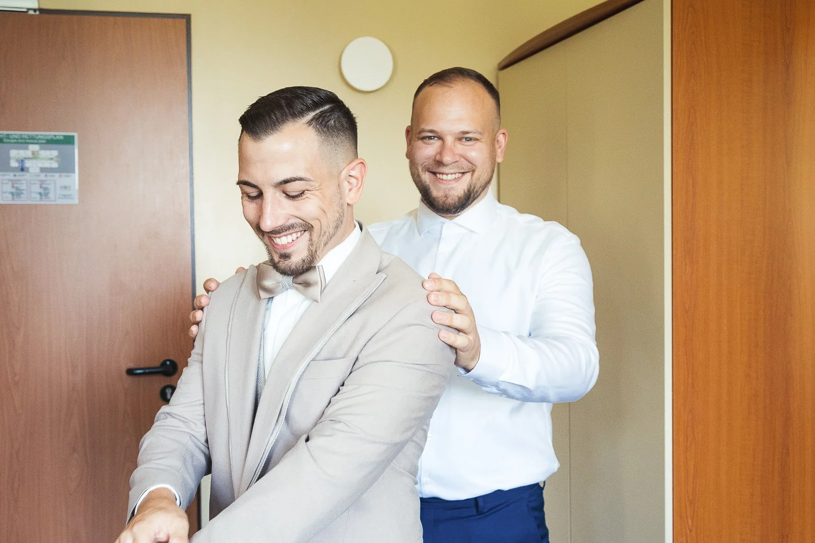 Der Hochzeitsfotograf Berlin - Gut Gwnikow Michaelle Max-300.jpg