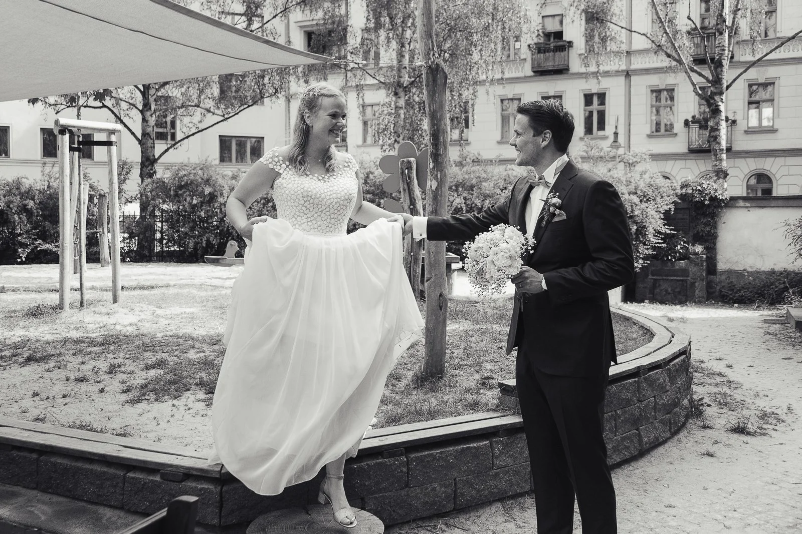 Der Hochzeitsfotograf Berlin - Hochzeitsfotosgraf Friedrichshain Samariterkiriche Juila Patrick-161.jpg