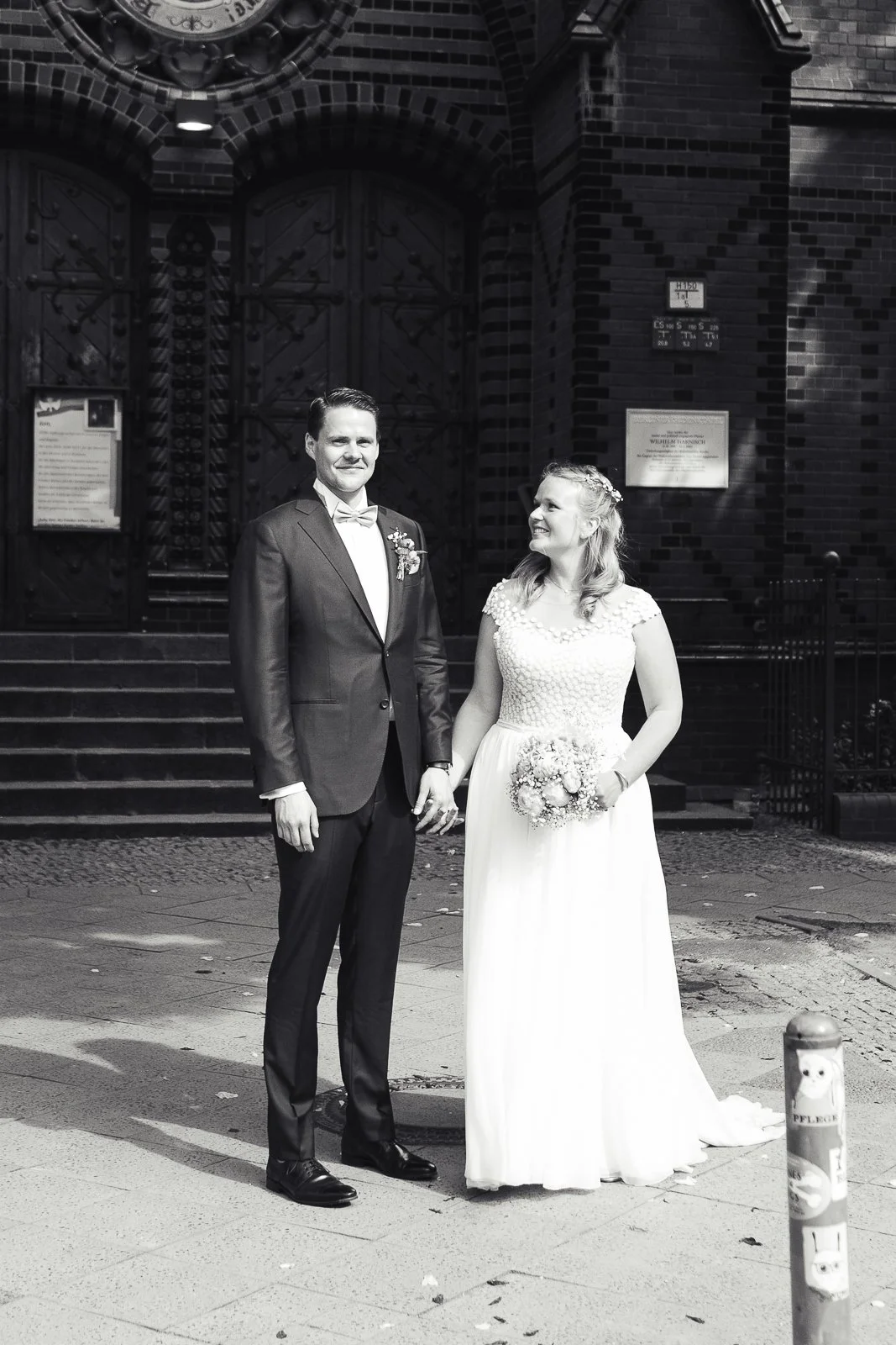 Der Hochzeitsfotograf Berlin - Hochzeitsfotosgraf Friedrichshain Samariterkiriche Juila Patrick-173.jpg