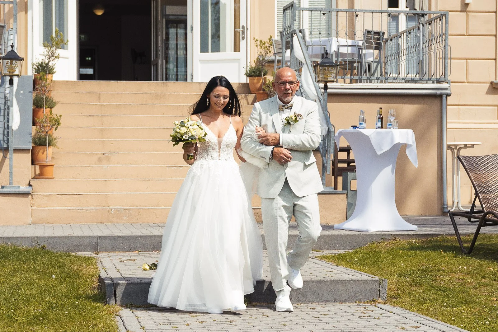 Der Hochzeitsfotograf Berlin - Gut Gwnikow Michaelle Max-402.jpg