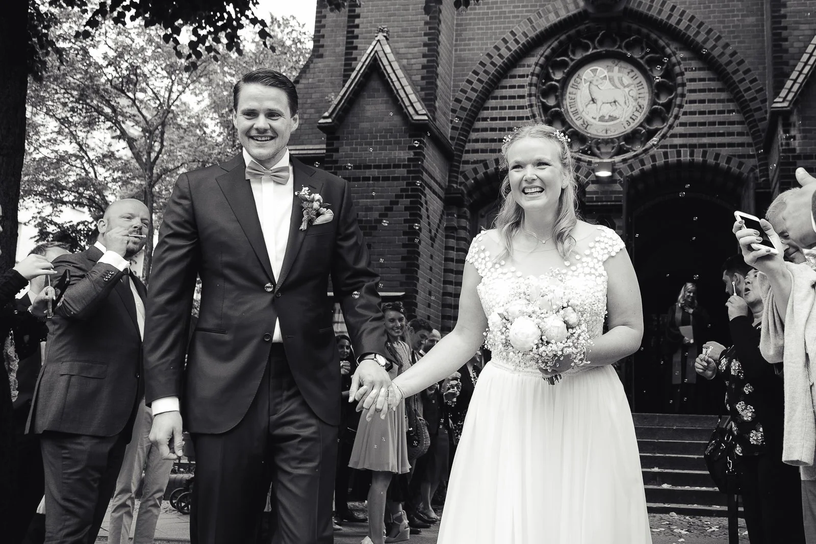 Der Hochzeitsfotograf Berlin - Hochzeitsfotosgraf Friedrichshain Samariterkiriche Juila Patrick-64.jpg