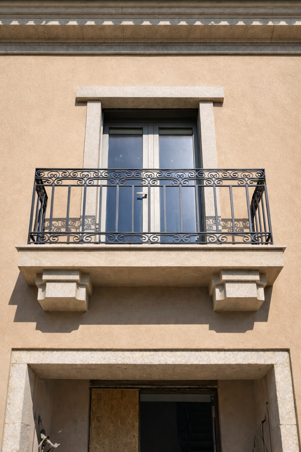 Varanda com detalhes clássicos em ferro.png