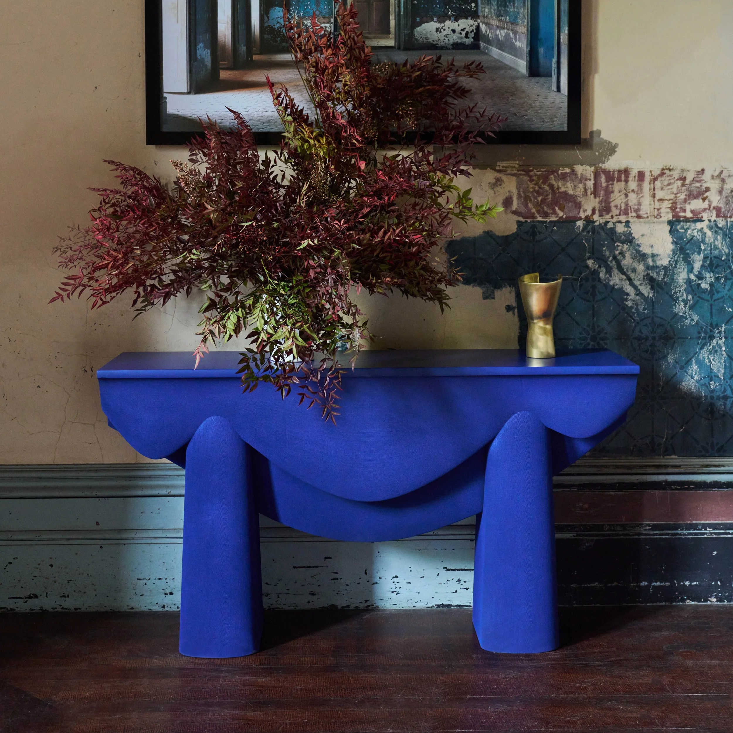 CONTOURAGE QUARTZ SAND CONSOLE TABLE