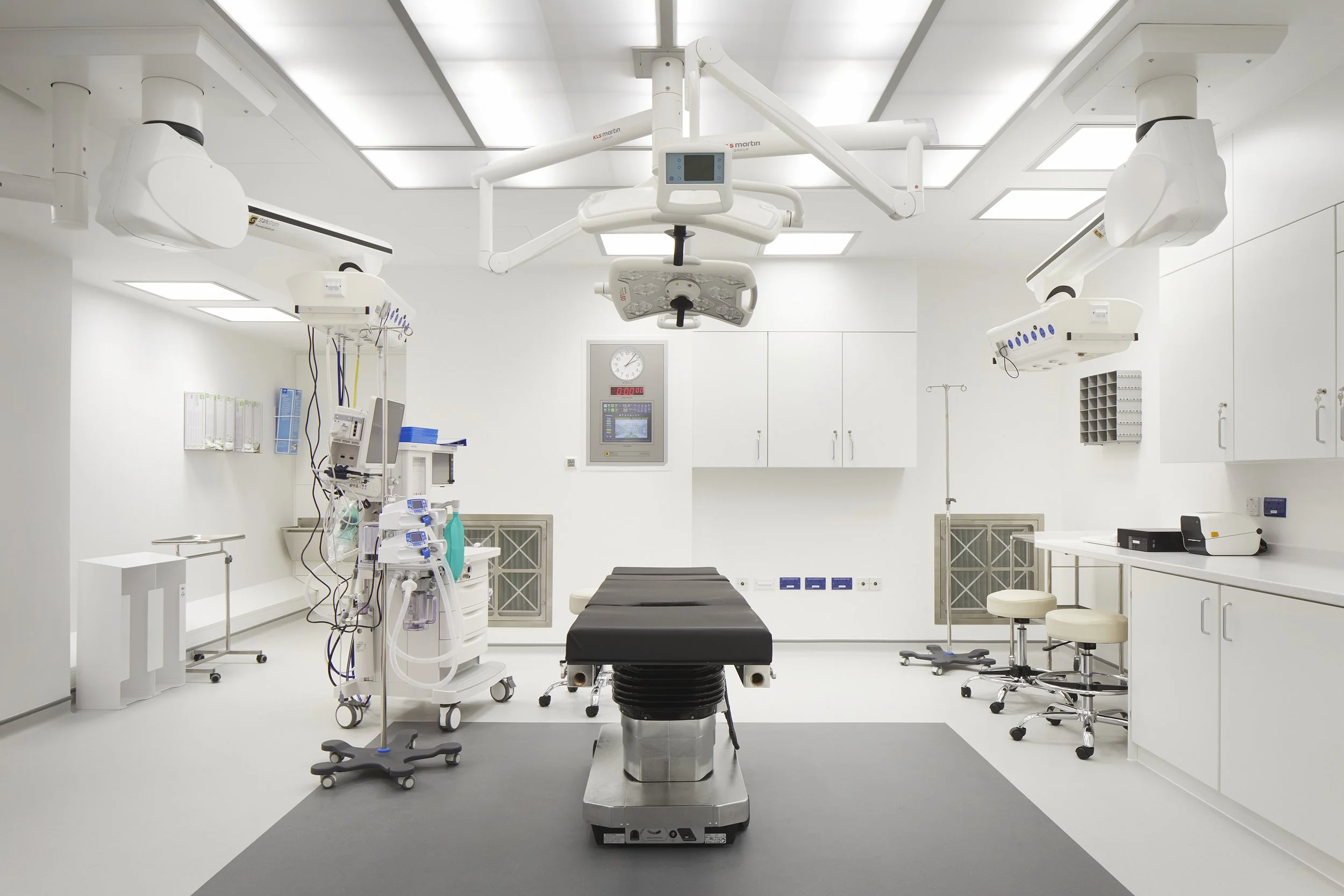 Post-completion photograph of an operating theatre at ASI Welbeck Healthcare Centre in London