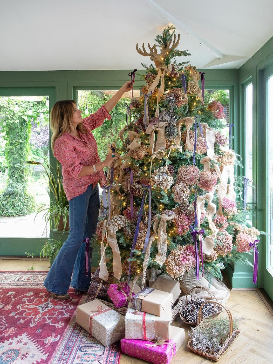 Some stills from our feature with @pandora.maxton for @housebeautifuluk 
📸 @douglasgibbphotography 
Have a lovely weekend and happy Christmas planning 🎄