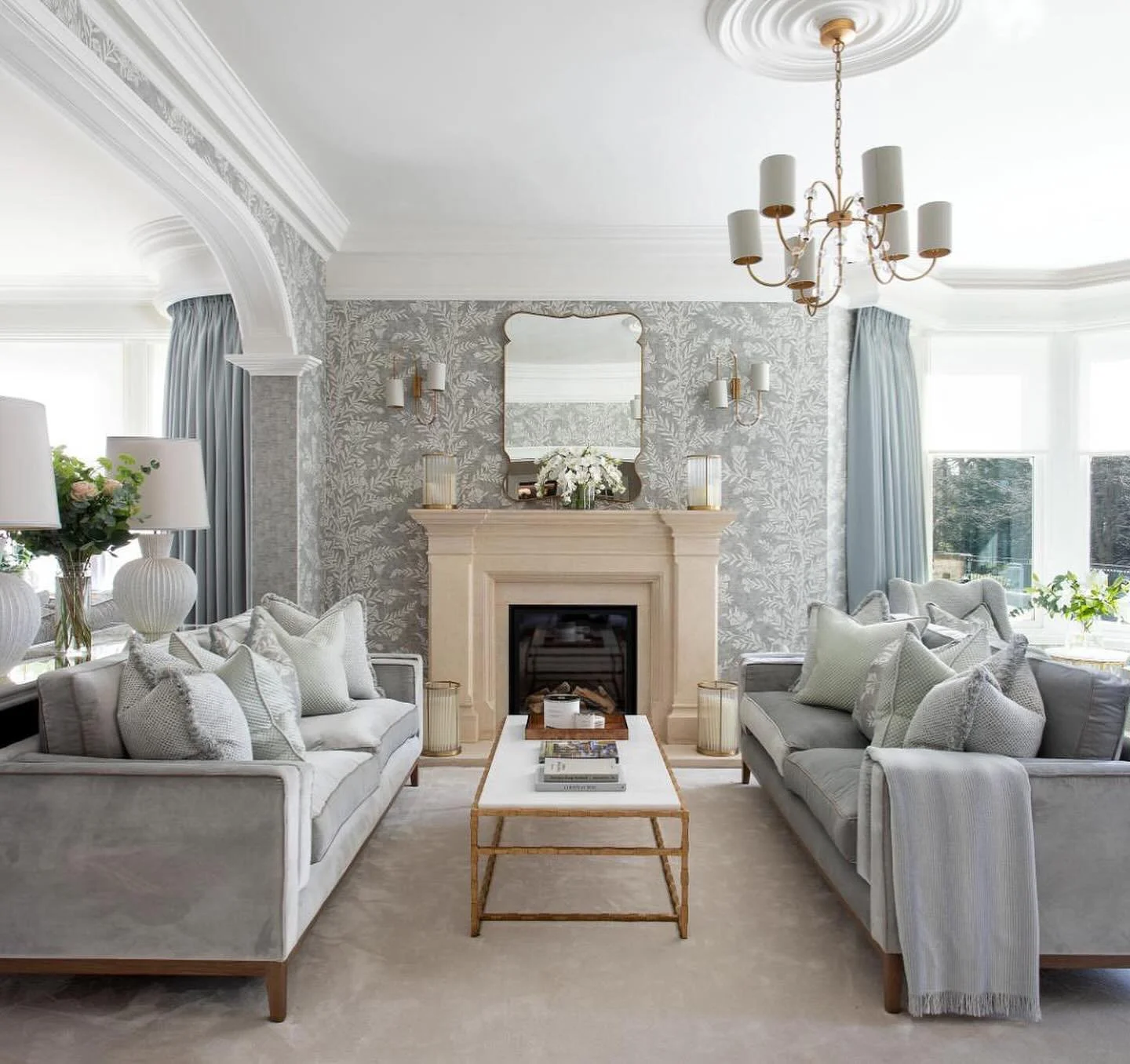 I thought I would get back to interiors with some images from a beautiful project by a top favourite designer @catherinehendersondesign Based on the south side of Glasgow, Catherine specialises in creating elegant, calming interiors but with a defini
